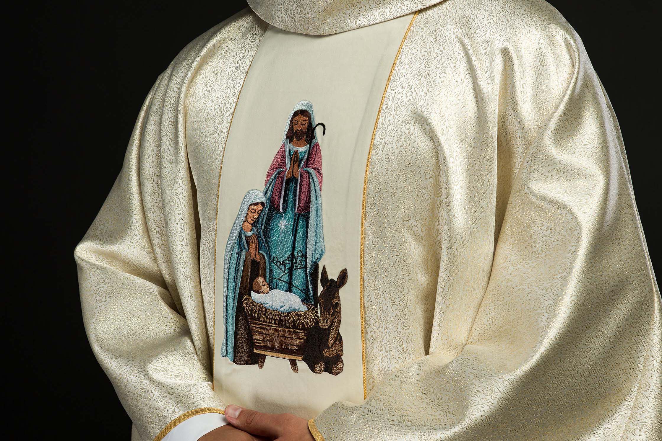 ¿Casulla para Navidad: dorada o blanca? La clave para elegir la vestimenta litúrgica ideal - CASULLAS.ES