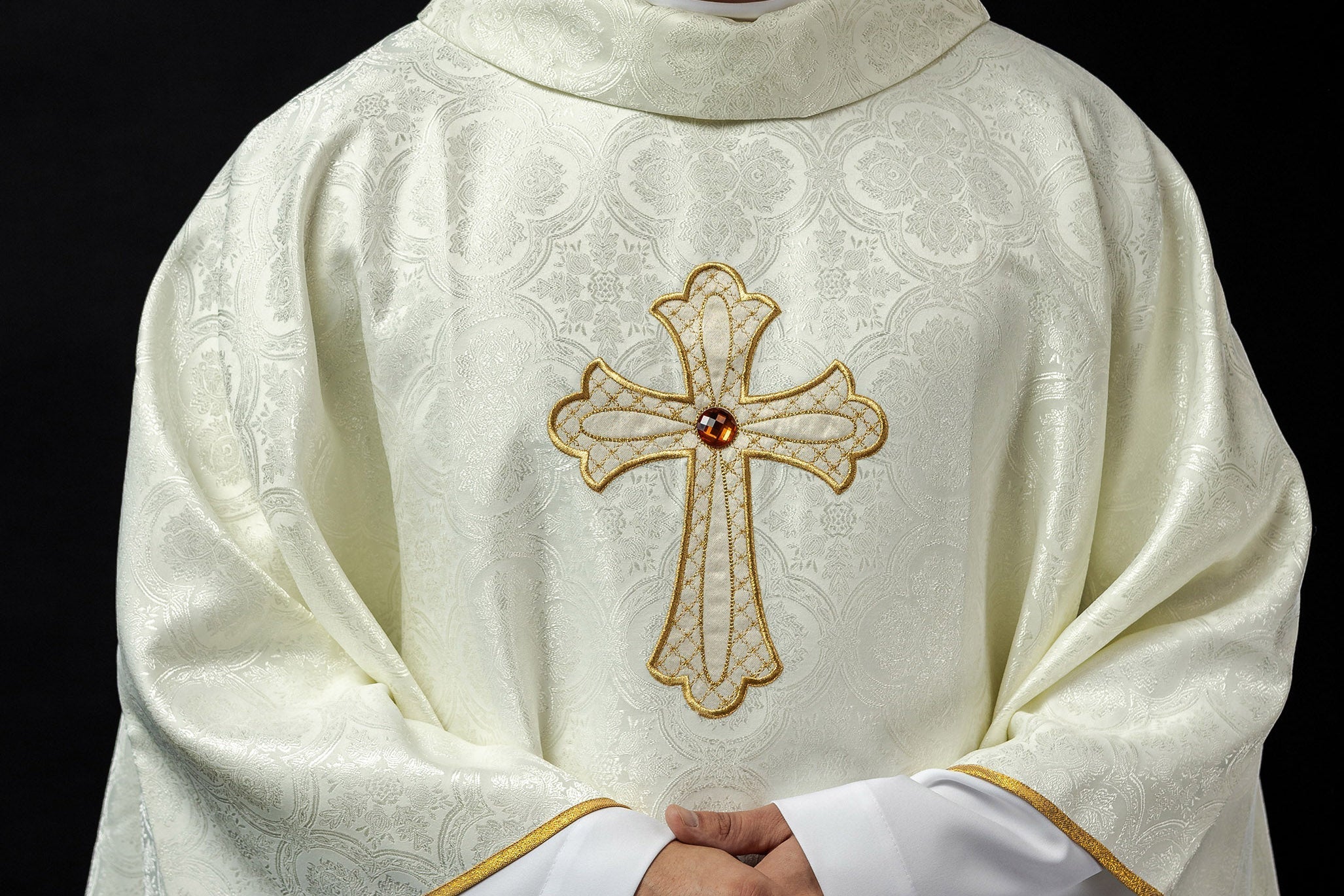 Sermón para bautizos – la simbología del sacramento en la vida cotidiana - CASULLAS.ES