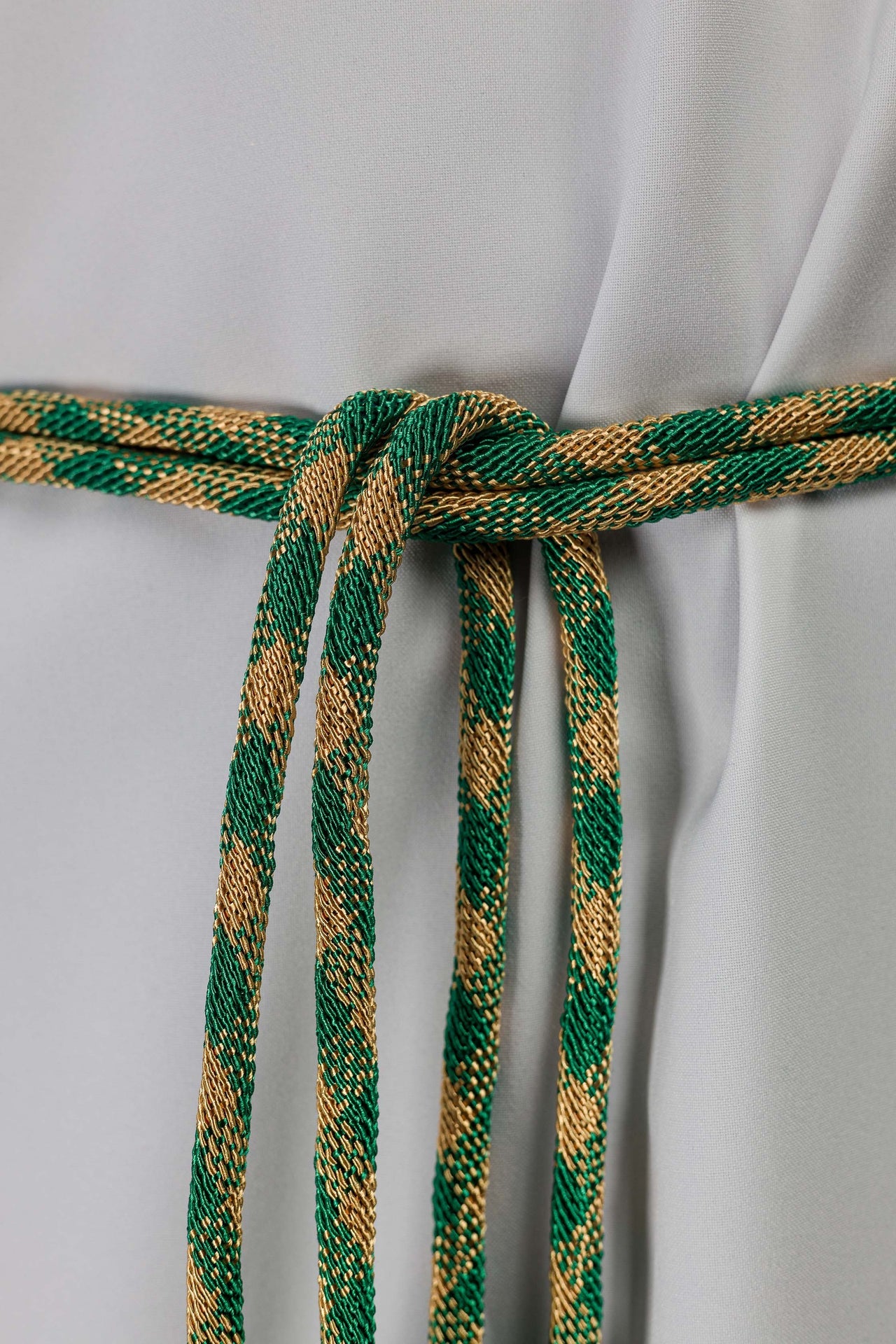 Cíngulo litúrgico verde y dorado premium