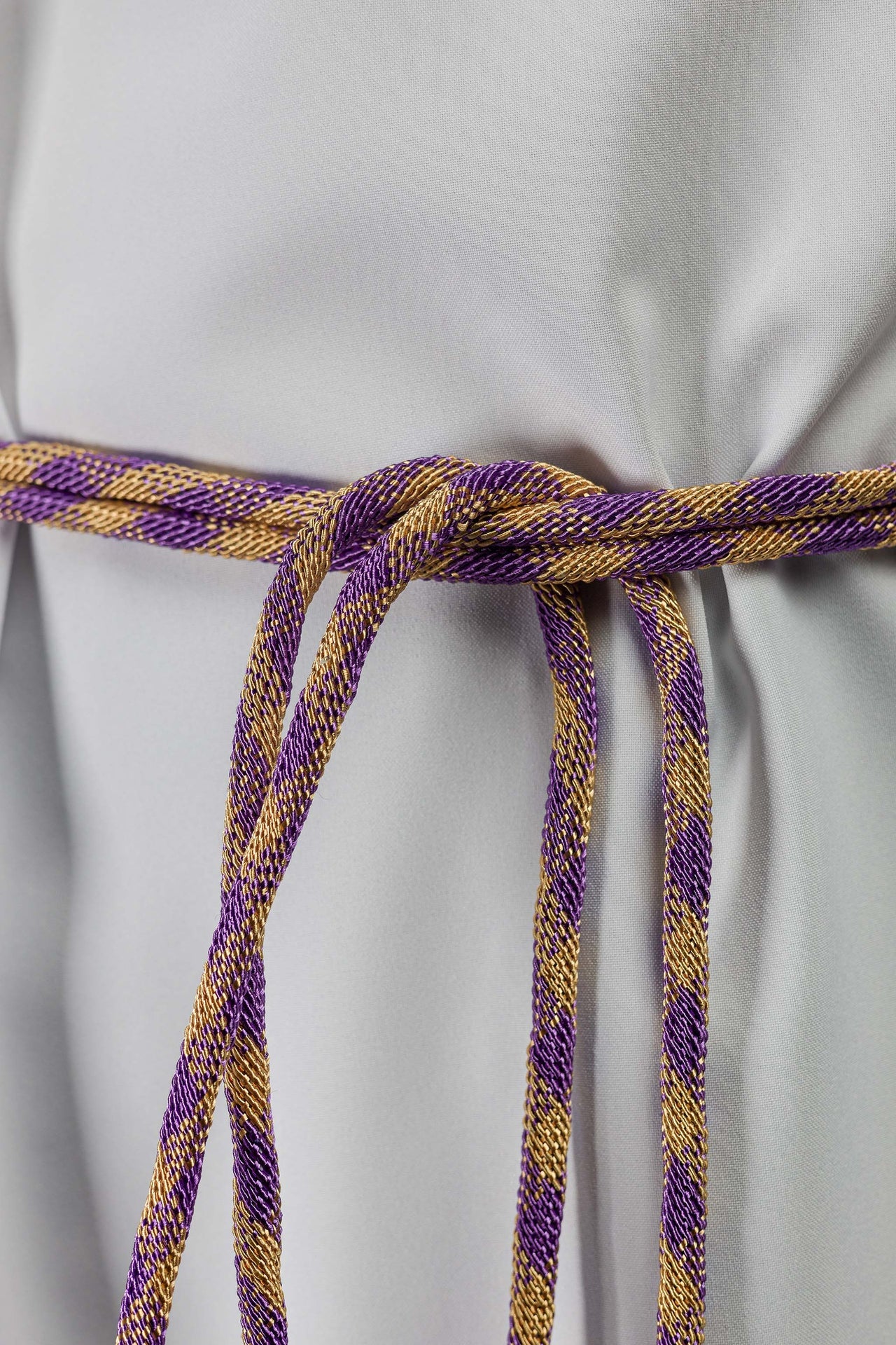 Cíngulo litúrgico morado y dorado premium