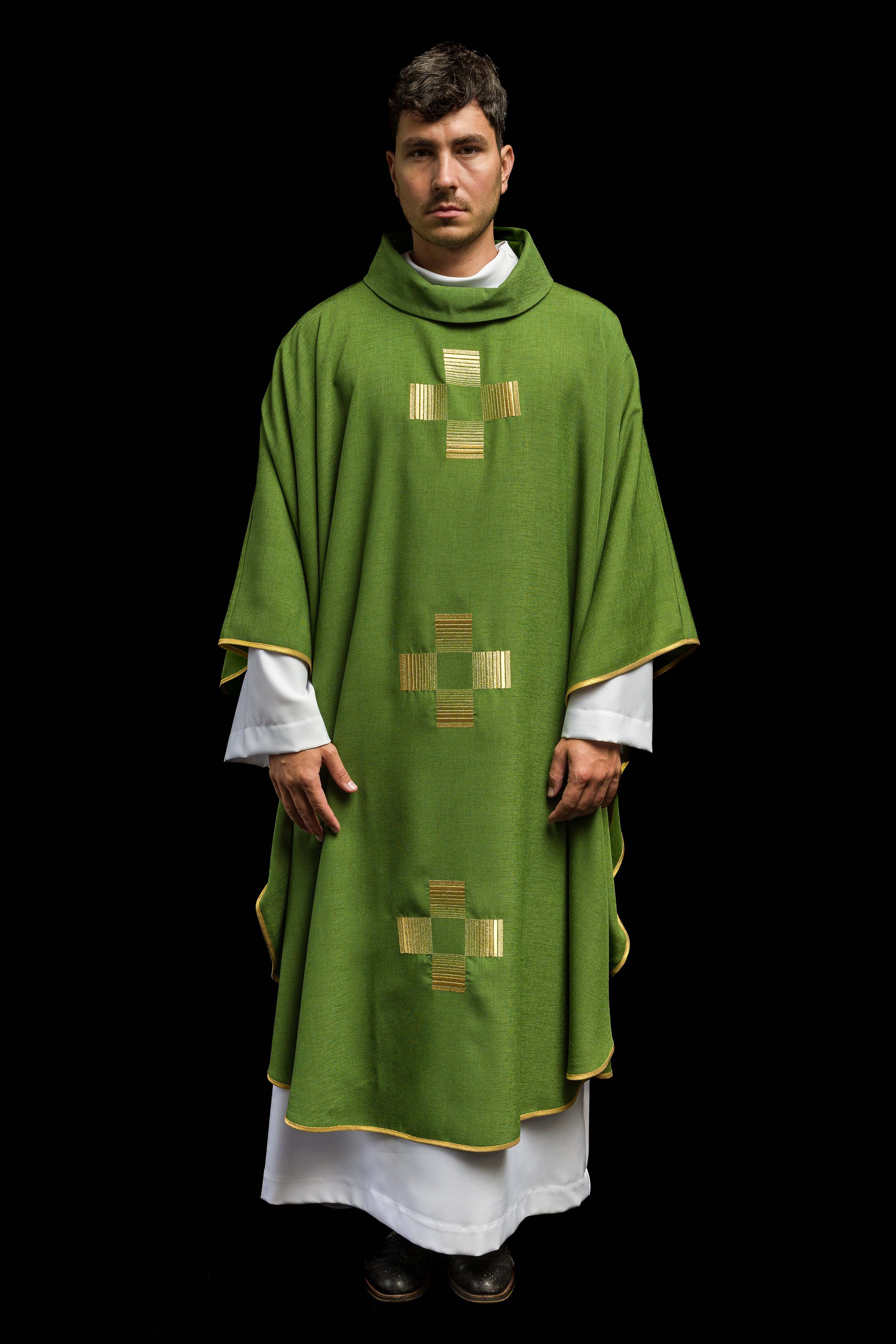 Casula verde com cruzes bordadas