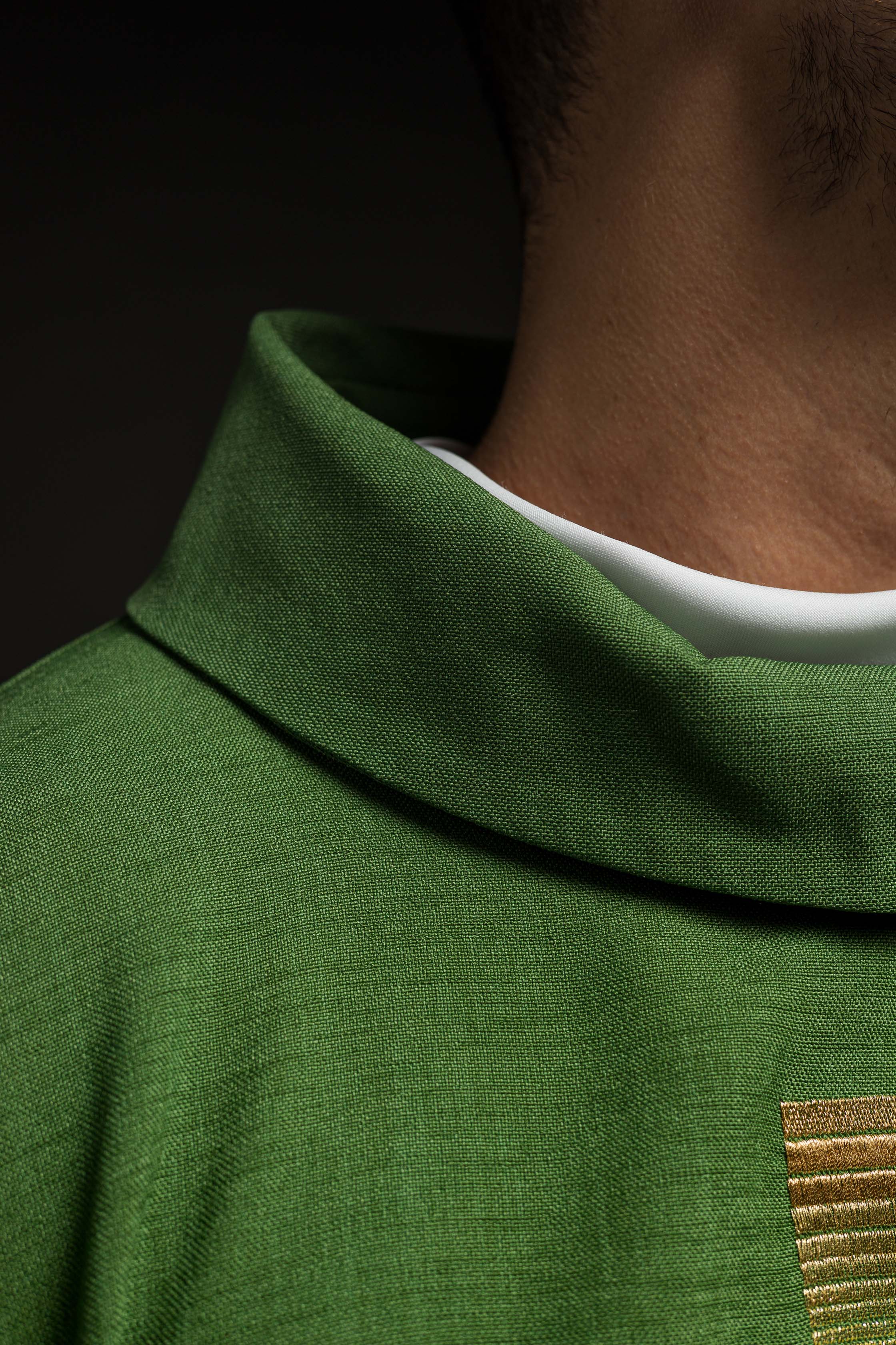 Casula verde com cruzes bordadas