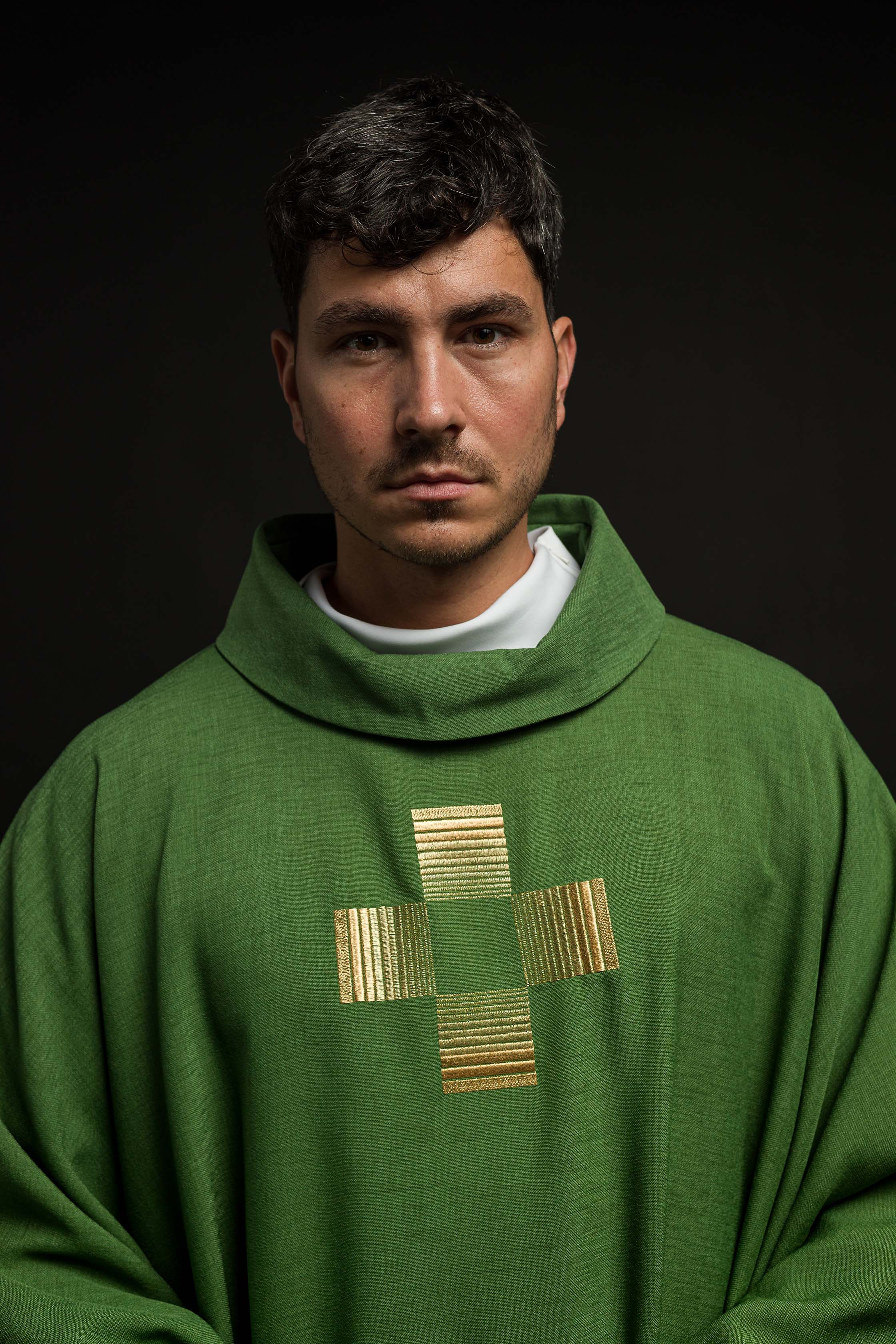 Casula verde com cruzes bordadas