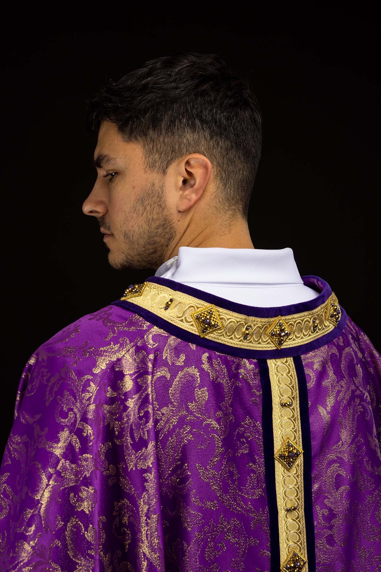 Casulla hecha a mano con piedras naturales — Handmade 7003