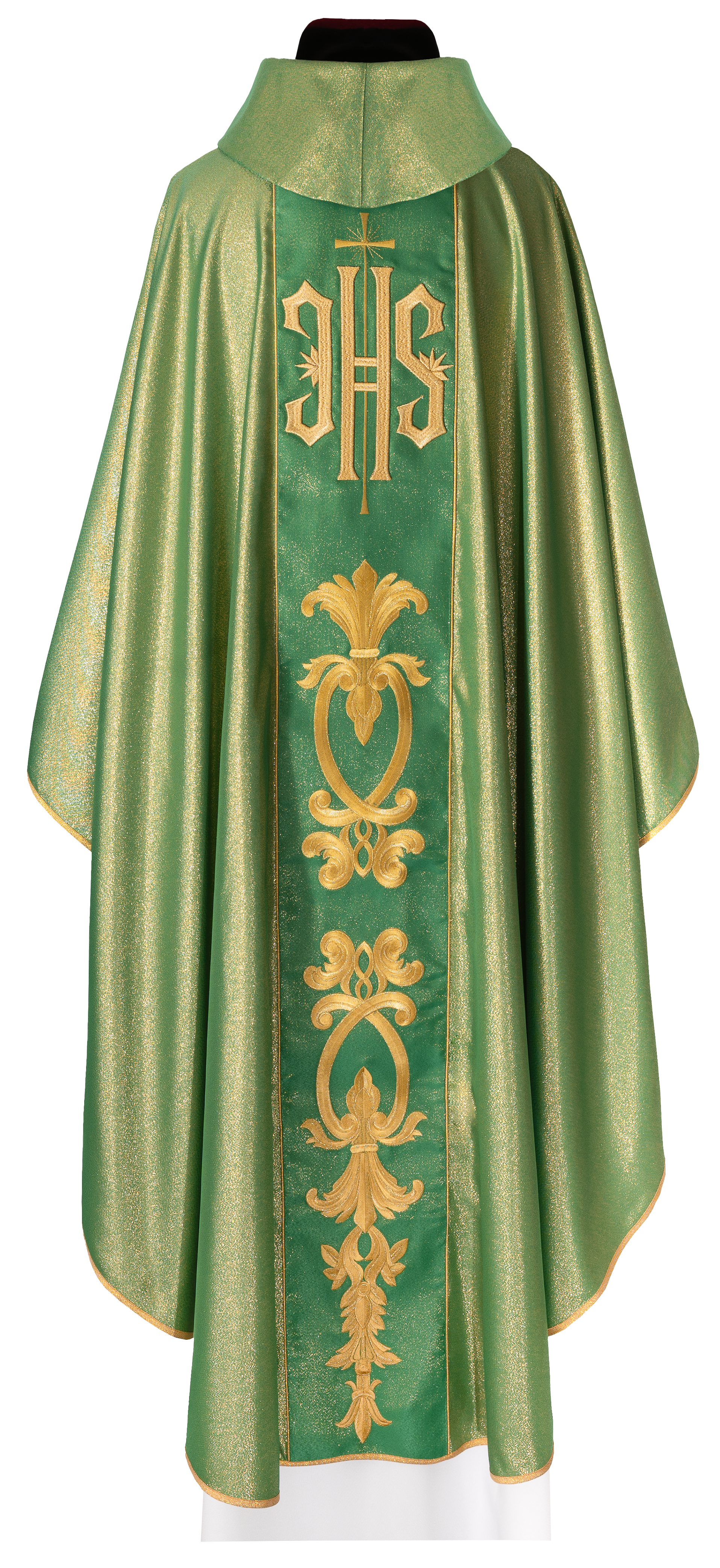 Casula verde ricamente decorada com motivo dourado e faixa larga com símbolo IHS