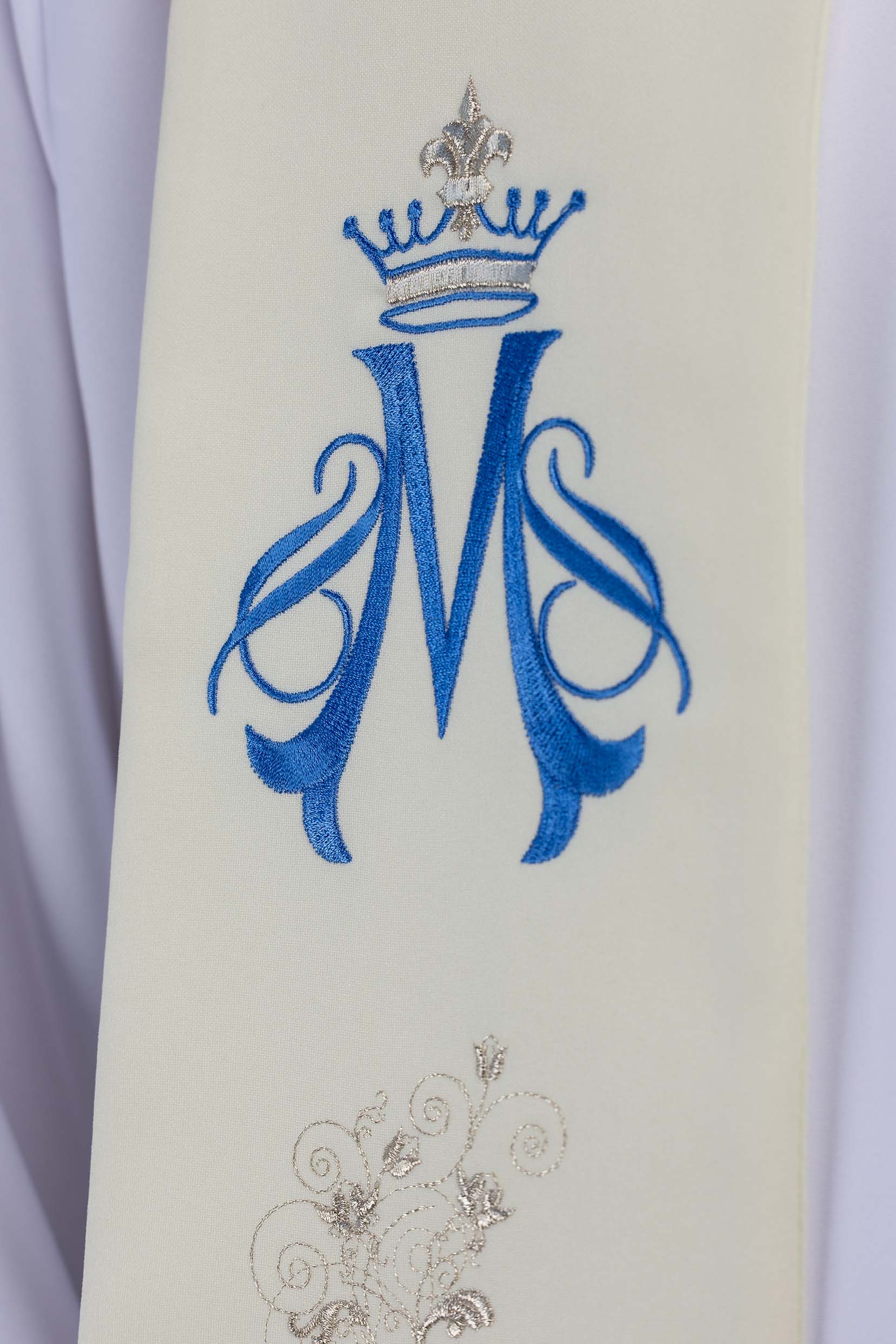 Estola bordada mariana color ecru