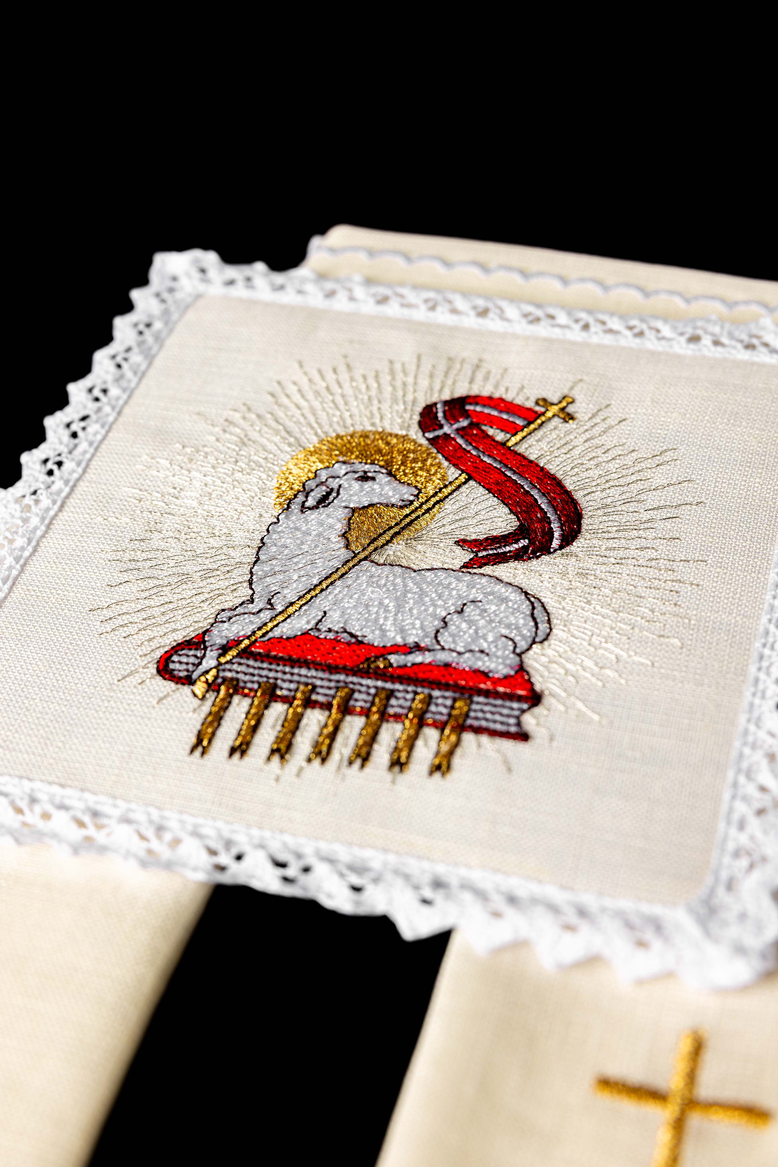 Conjunto de altar em linho com bordado de Cordeiro