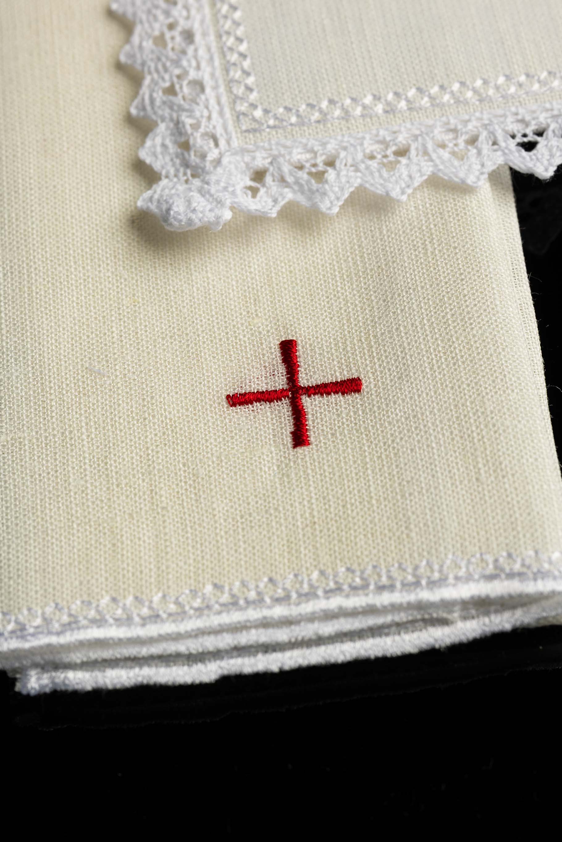 Conjunto de altar em linho bordado