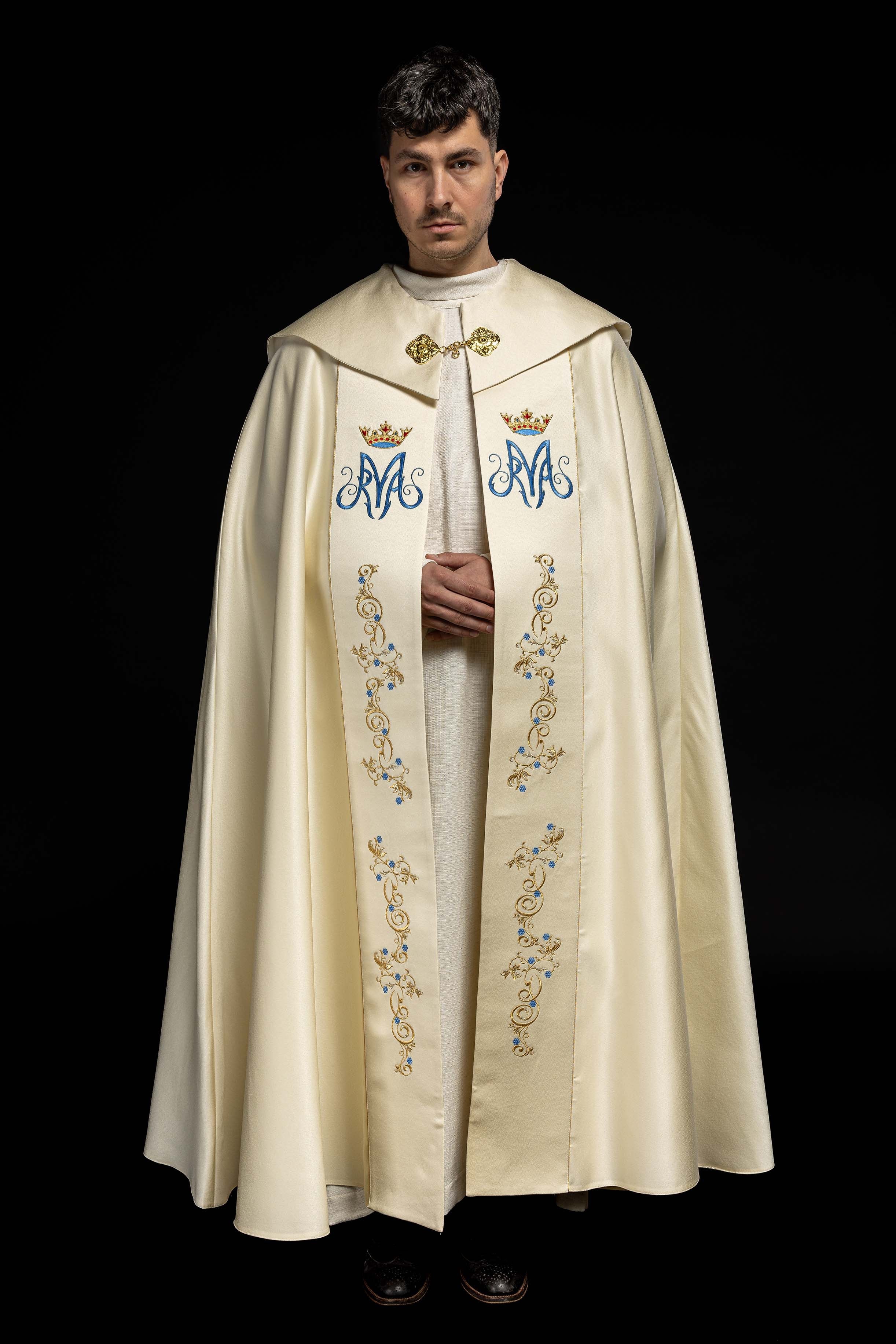 Capa pluvial bordada mariana crua