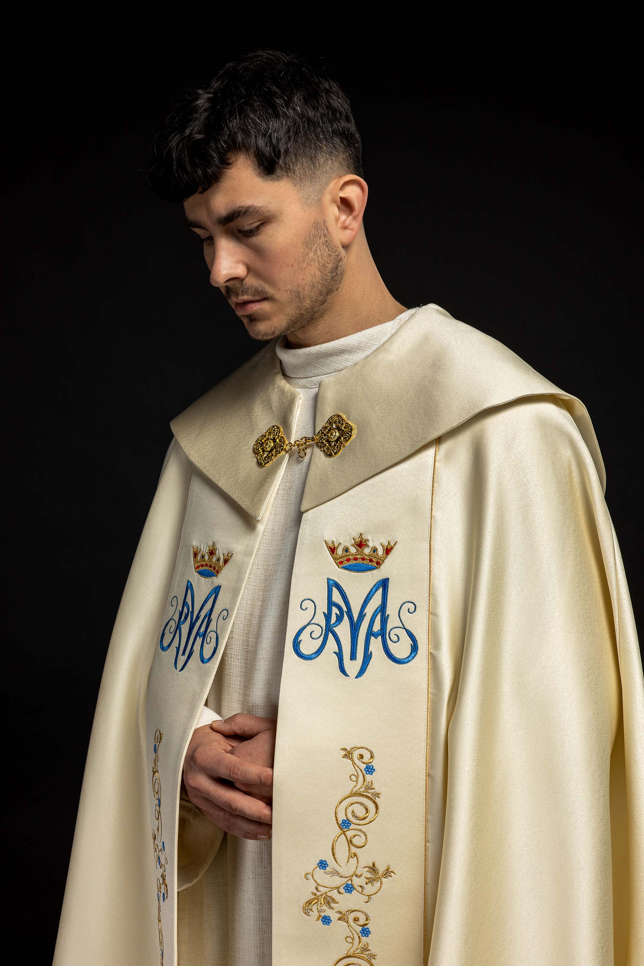 Capa pluvial bordada mariana crua