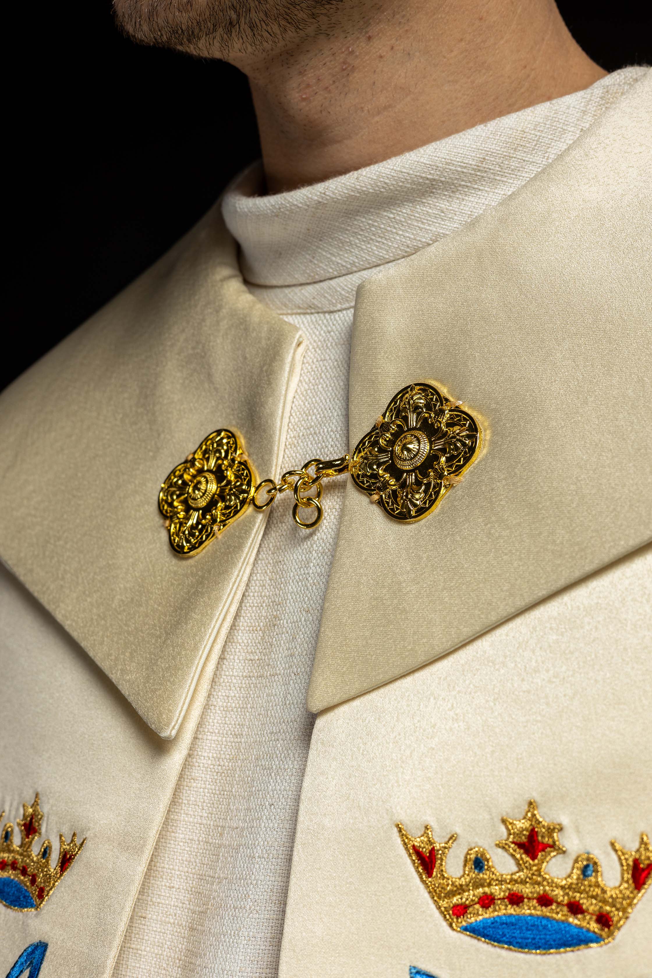 Capa pluvial bordada mariana crua