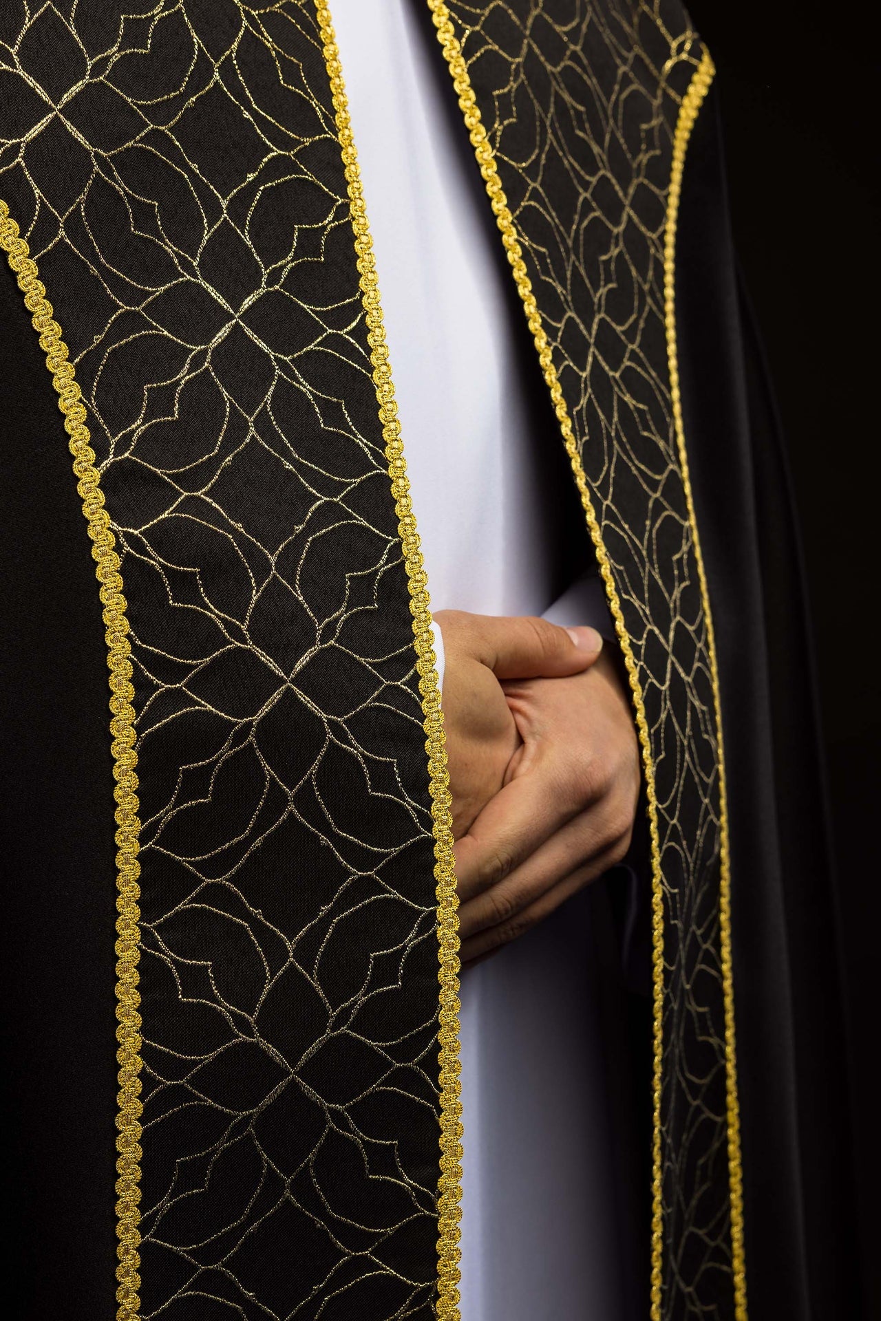 Capa pluvial bordada decorada con tejido jacquard negro