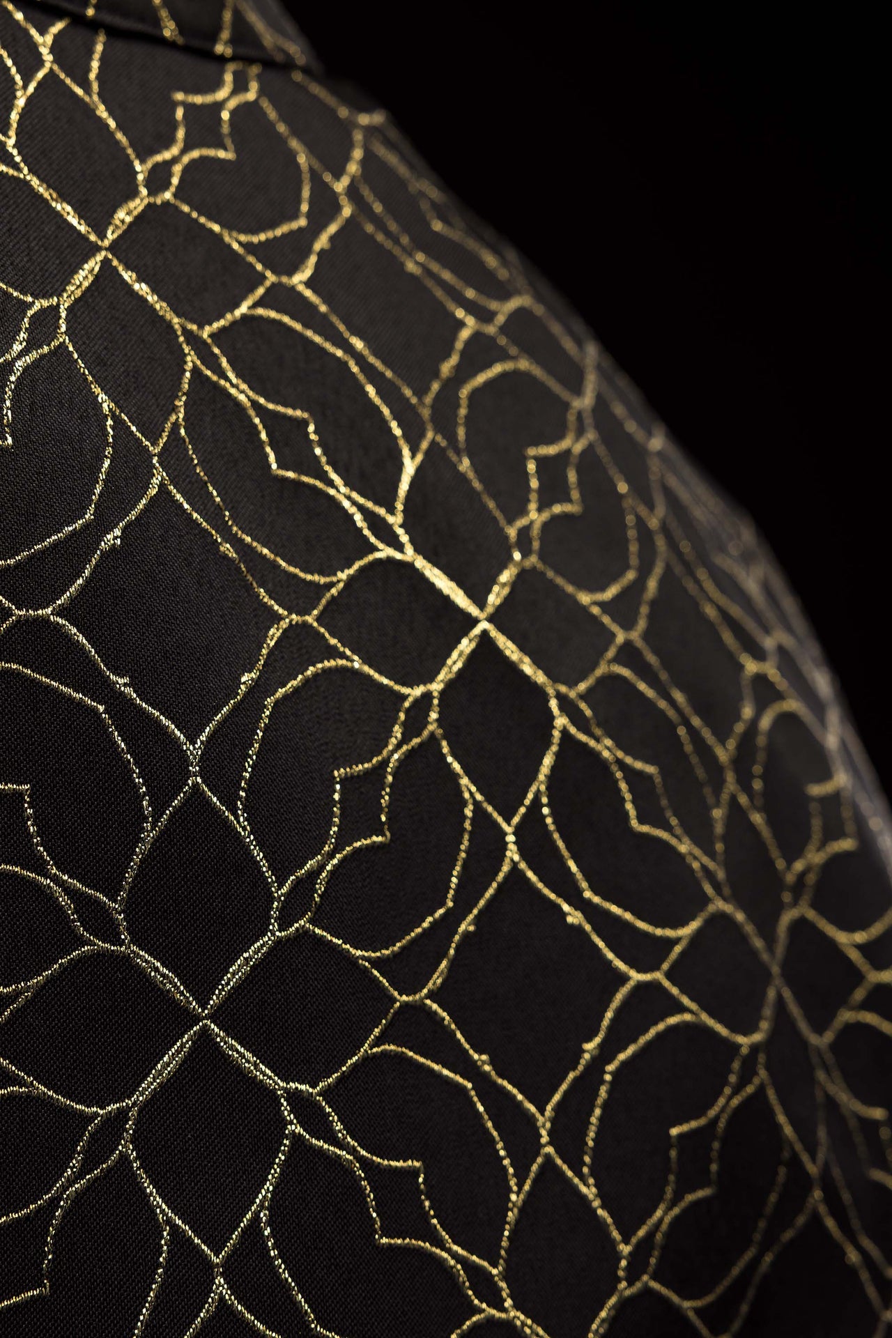 Capa pluvial bordada decorada con tejido jacquard negro