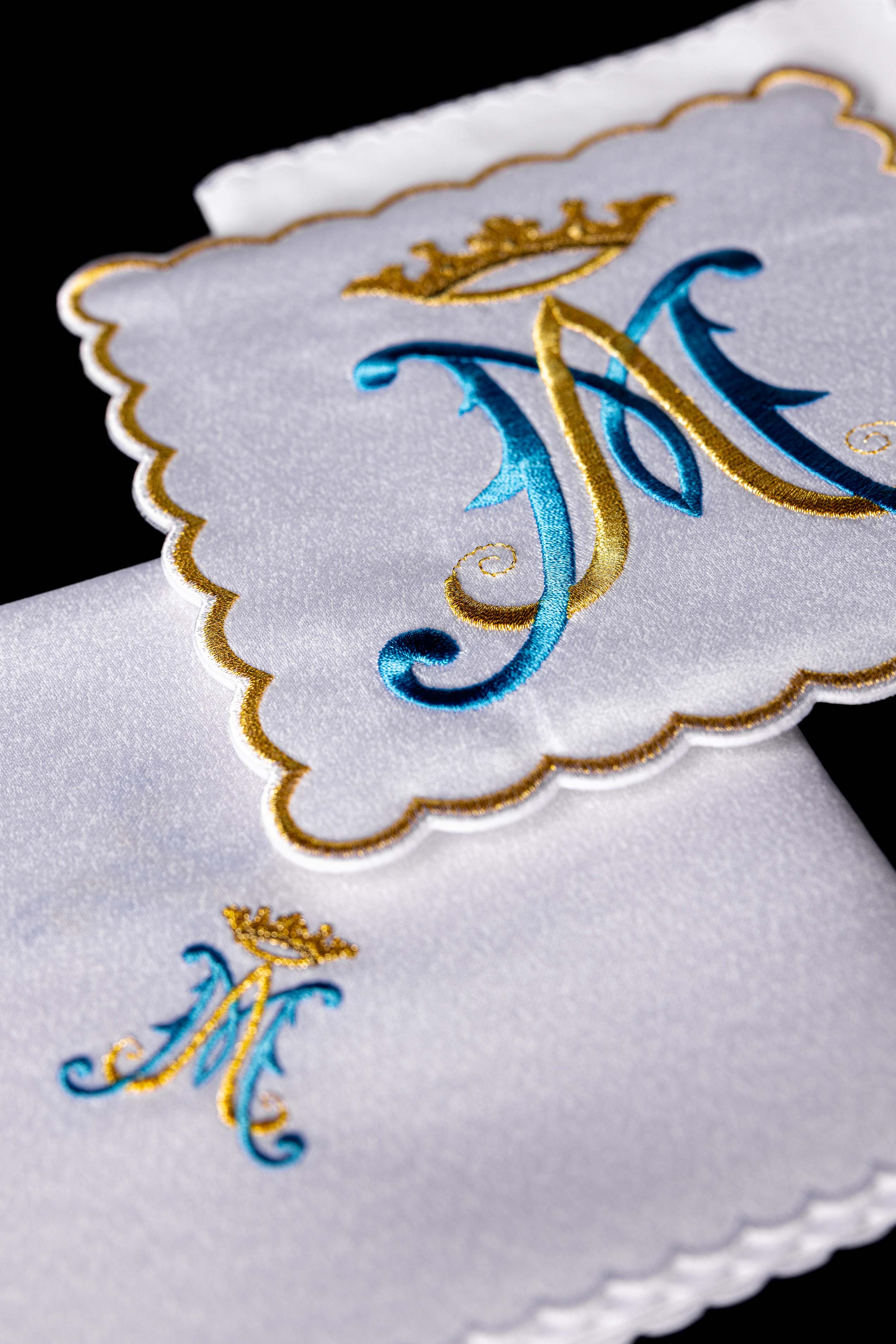 Conjunto de altar bordado mariano