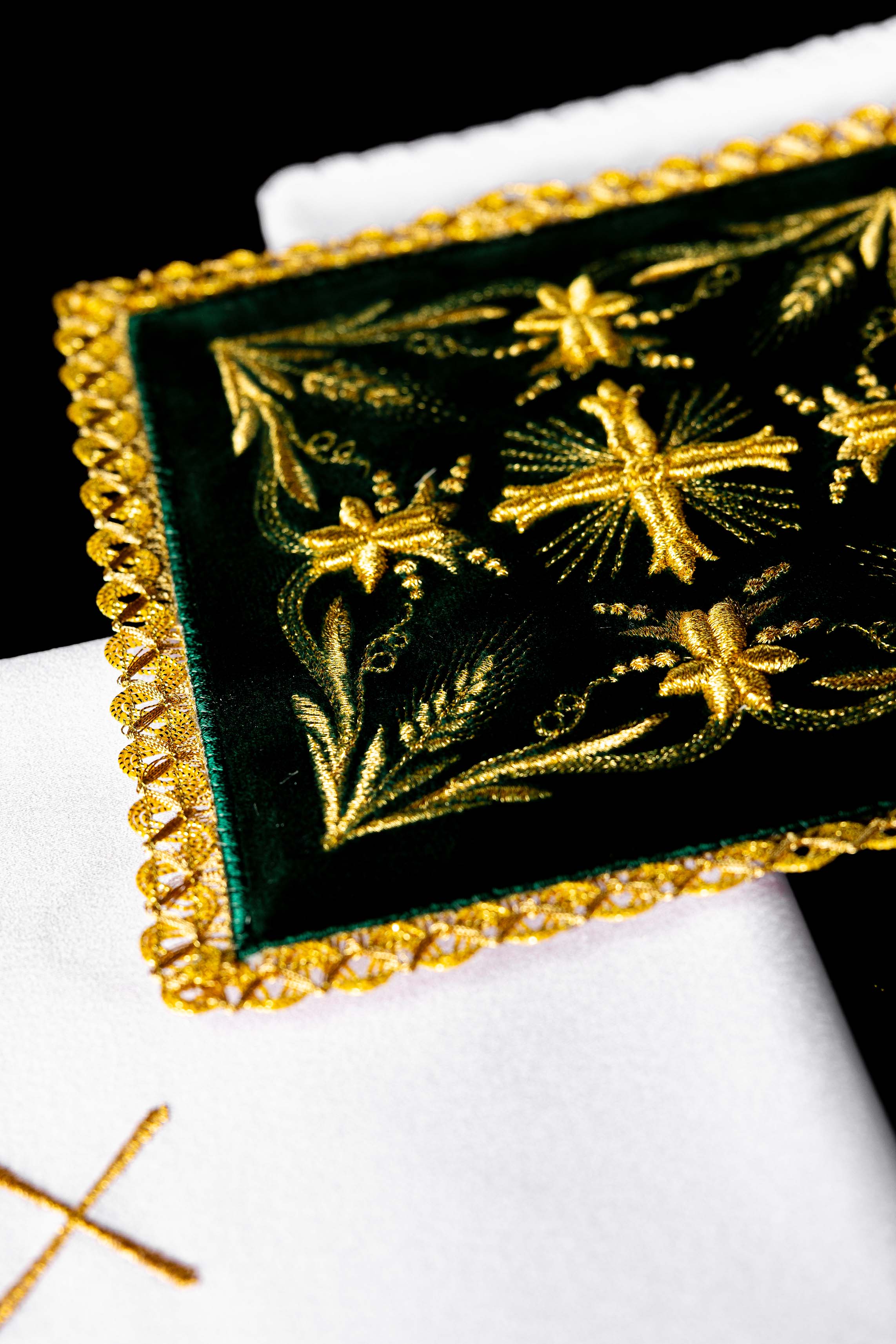 Conjunto de altar de veludo verde bordado