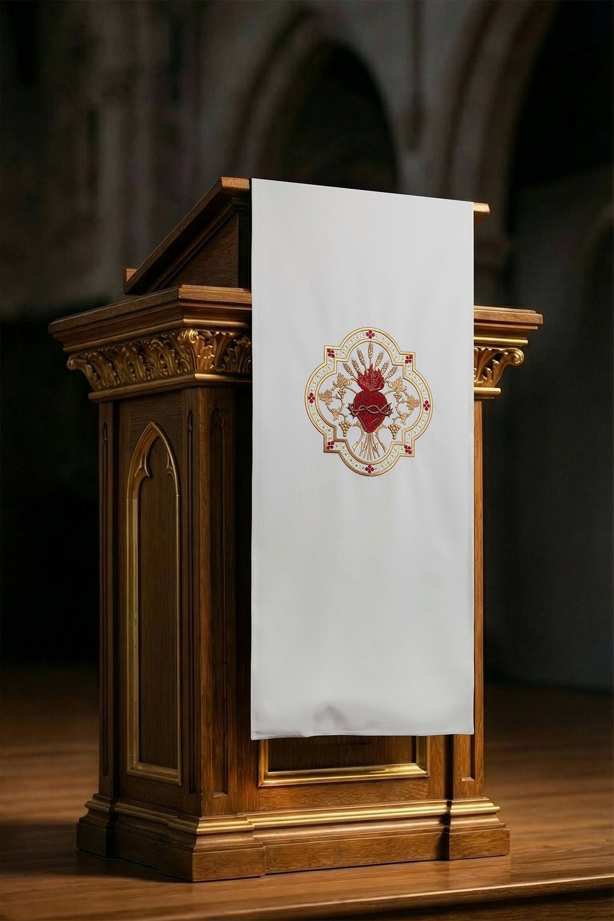 Capa de ambão bordada com o coração de Jesus - marfim