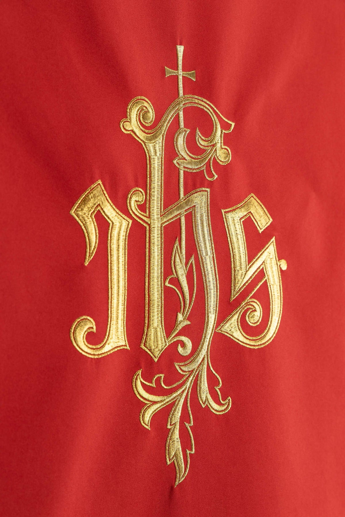 Capa ambon vermelha com bordado clássico IHS - vermelho