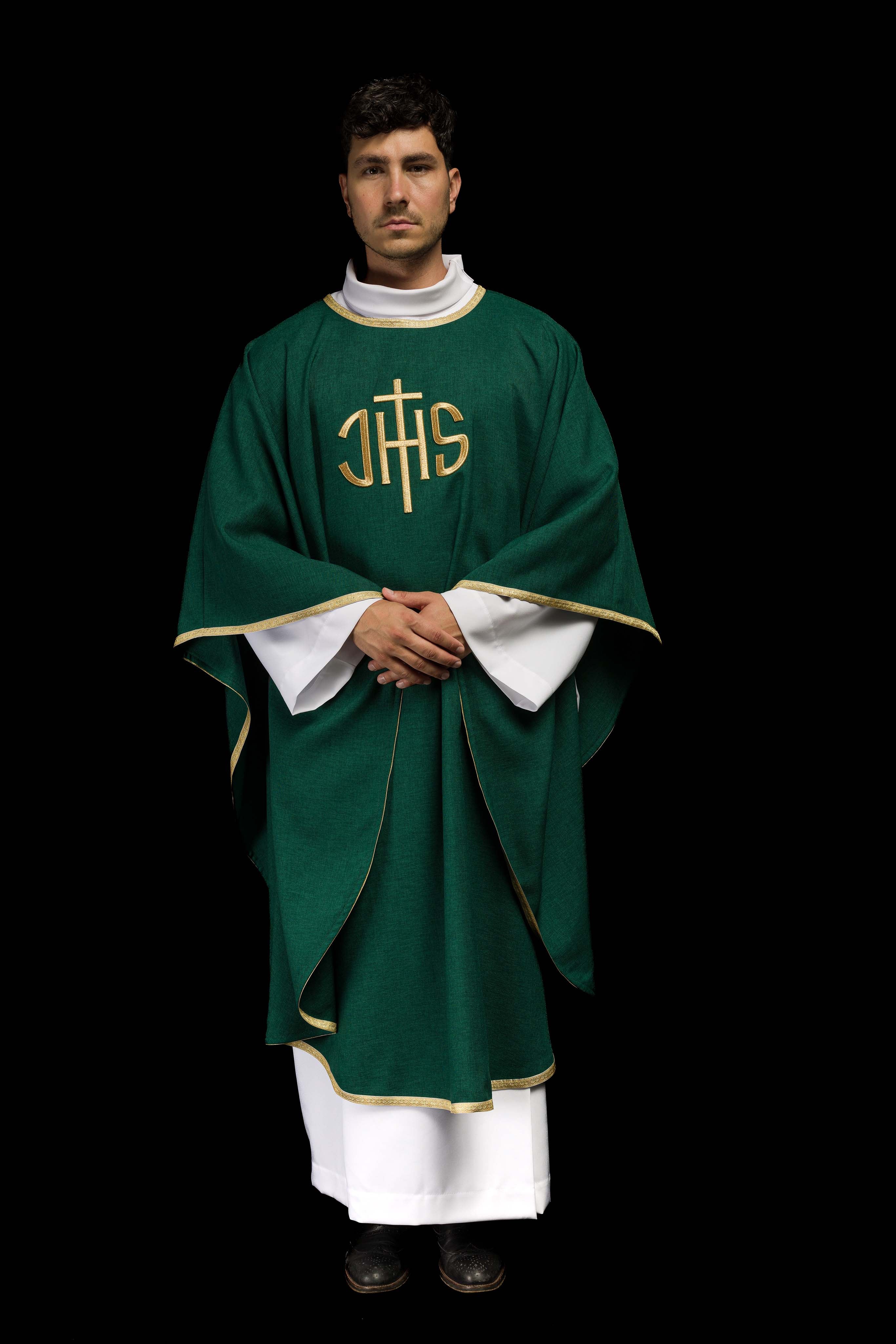 Casula litúrgica verde com bordado IHS dourado