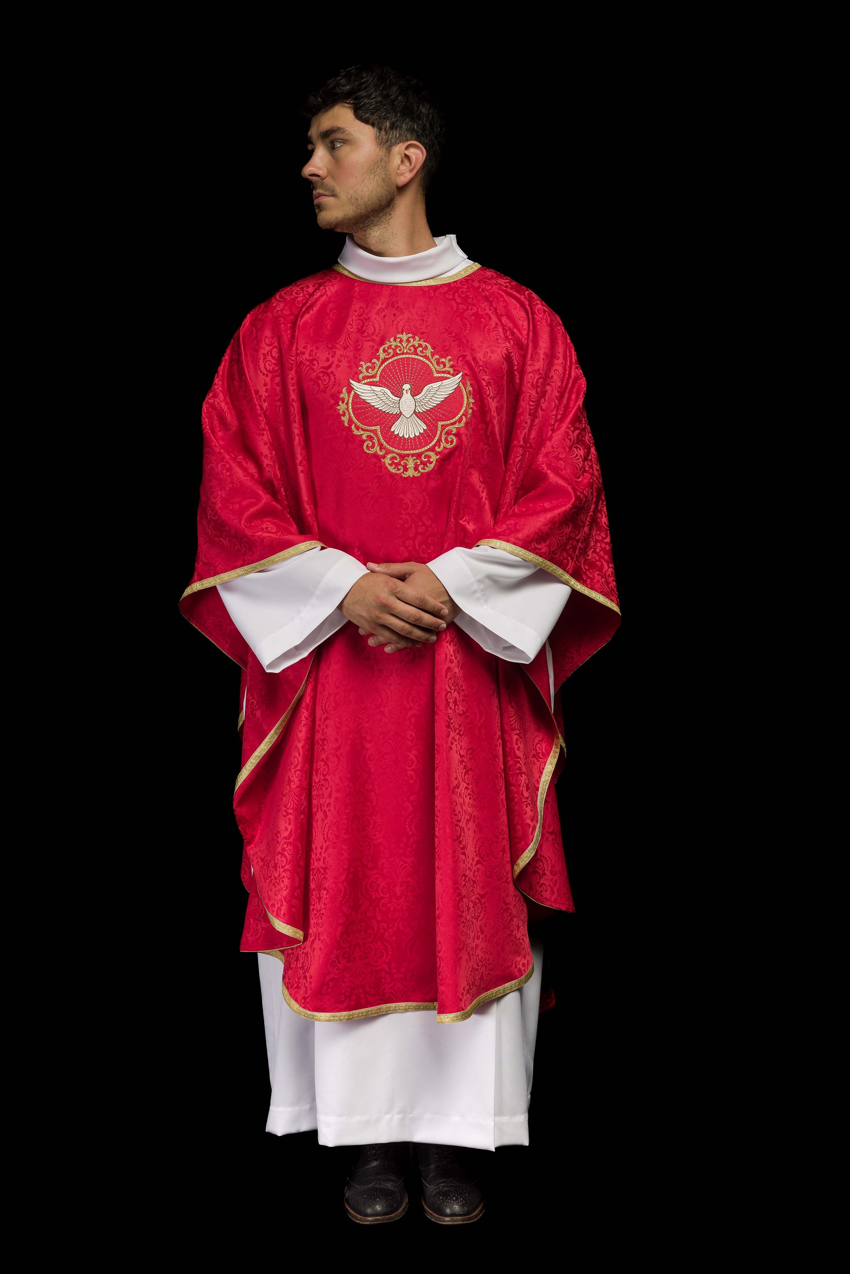 Casula bordada com o Espírito Santo sobre tecido jacquard