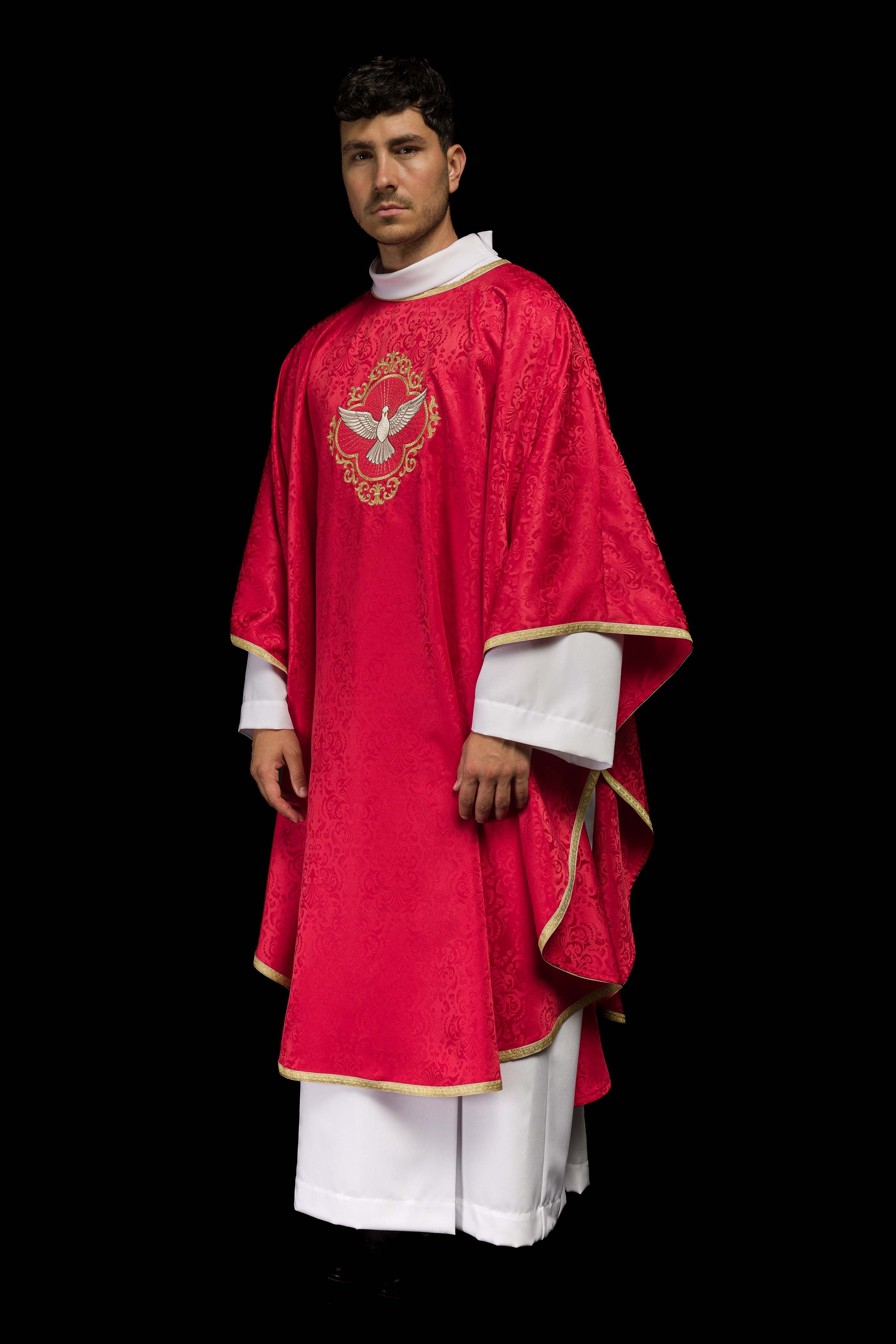 Casula bordada com o Espírito Santo sobre tecido jacquard