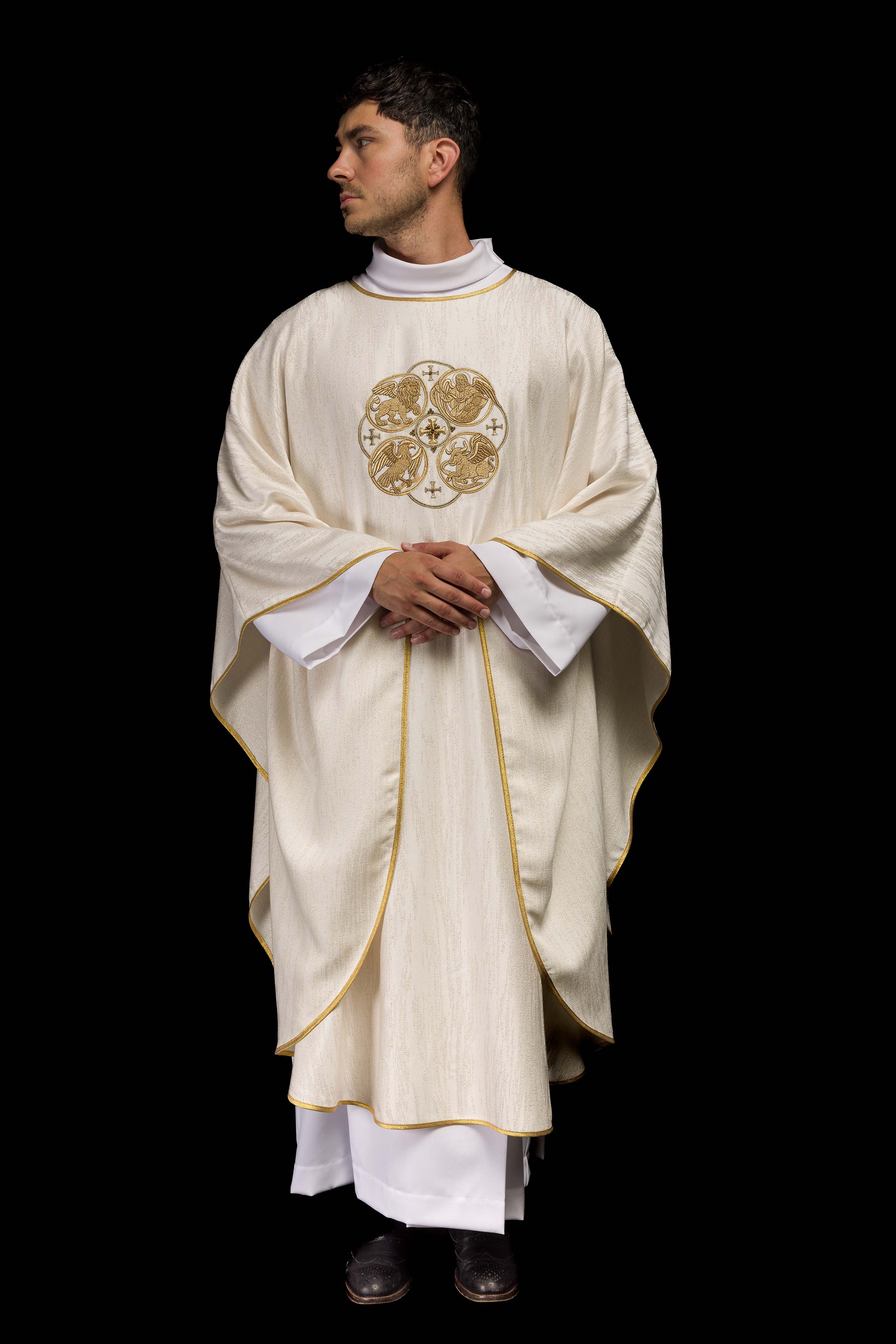 Casula crua com bordado dos 4 Evangelistas em tecido decorativo