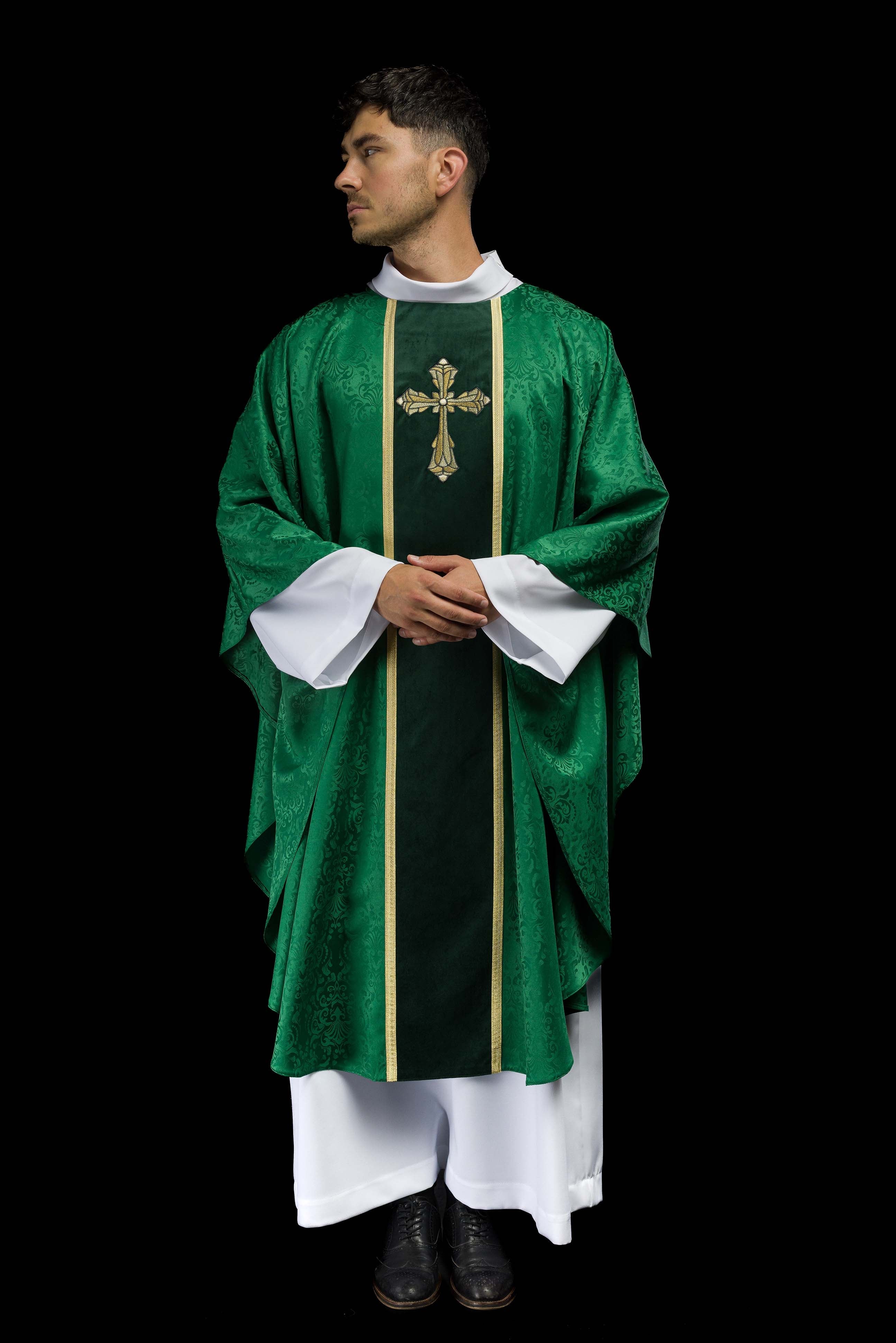 Casula litúrgica verde com estola e cruz bordada a jacquard