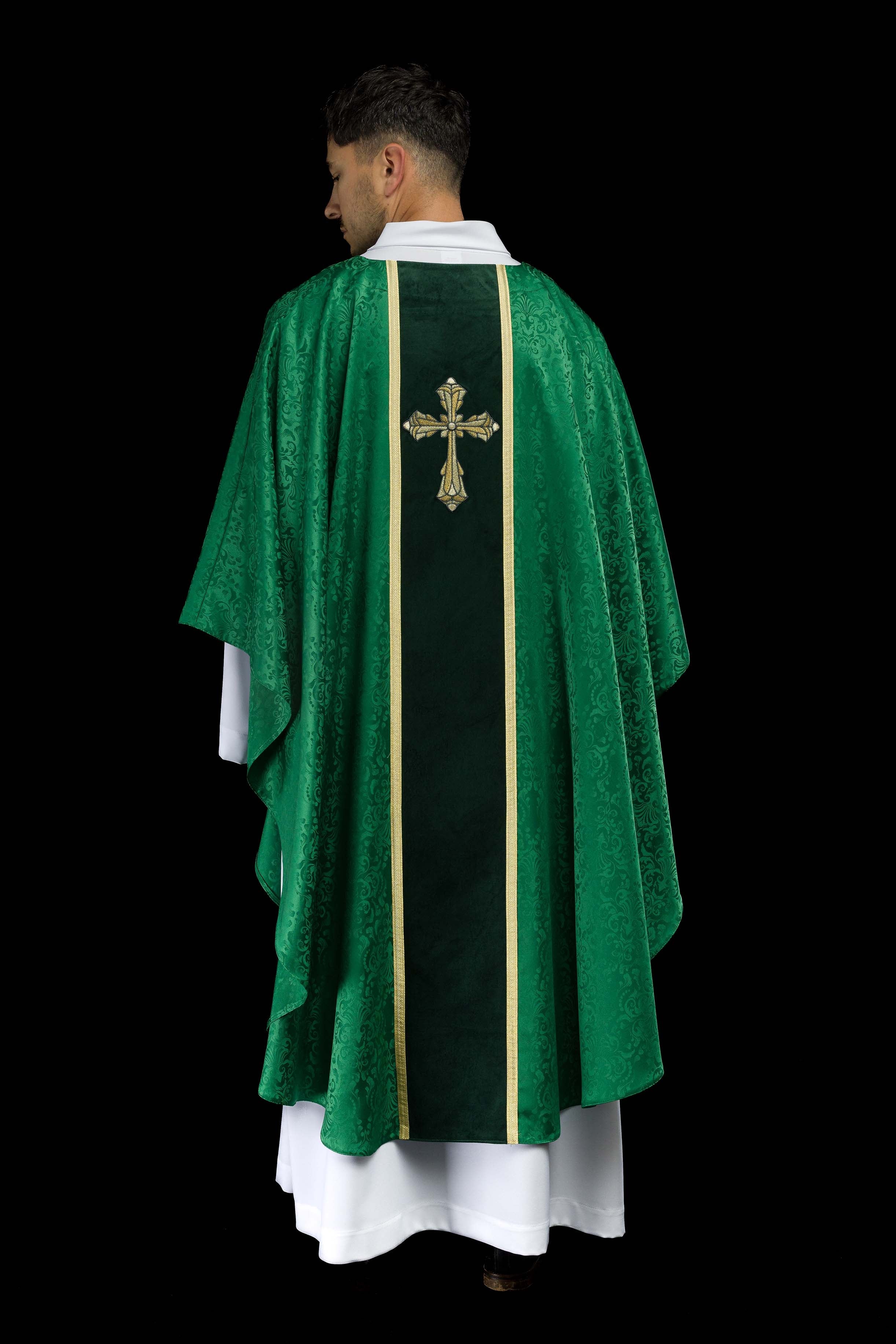 Casula litúrgica verde com estola e cruz bordada a jacquard