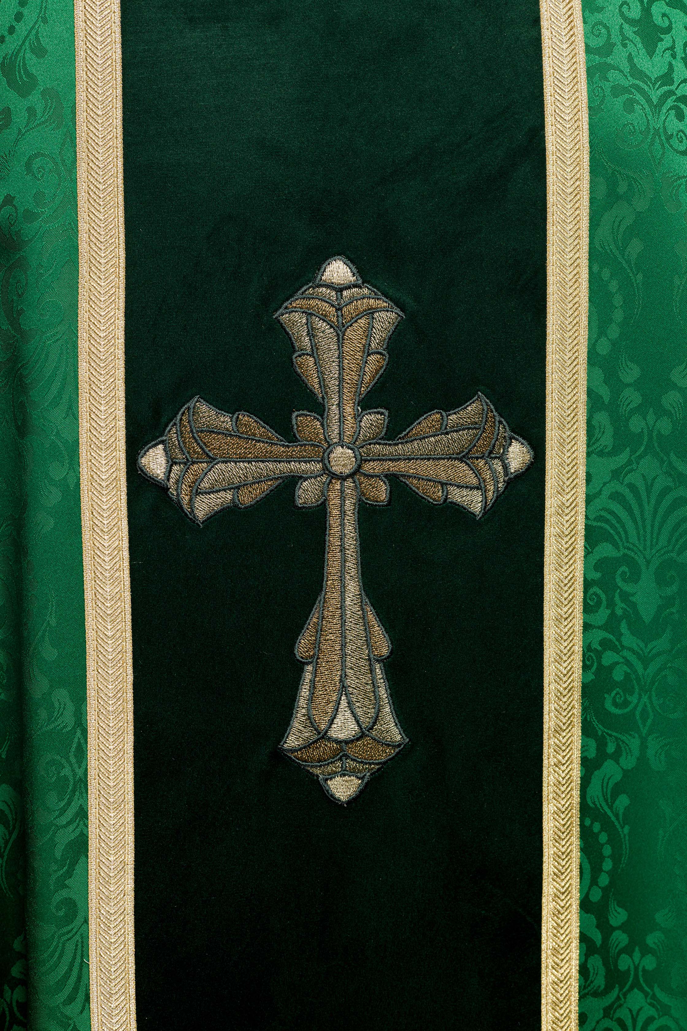 Casula litúrgica verde com estola e cruz bordada a jacquard