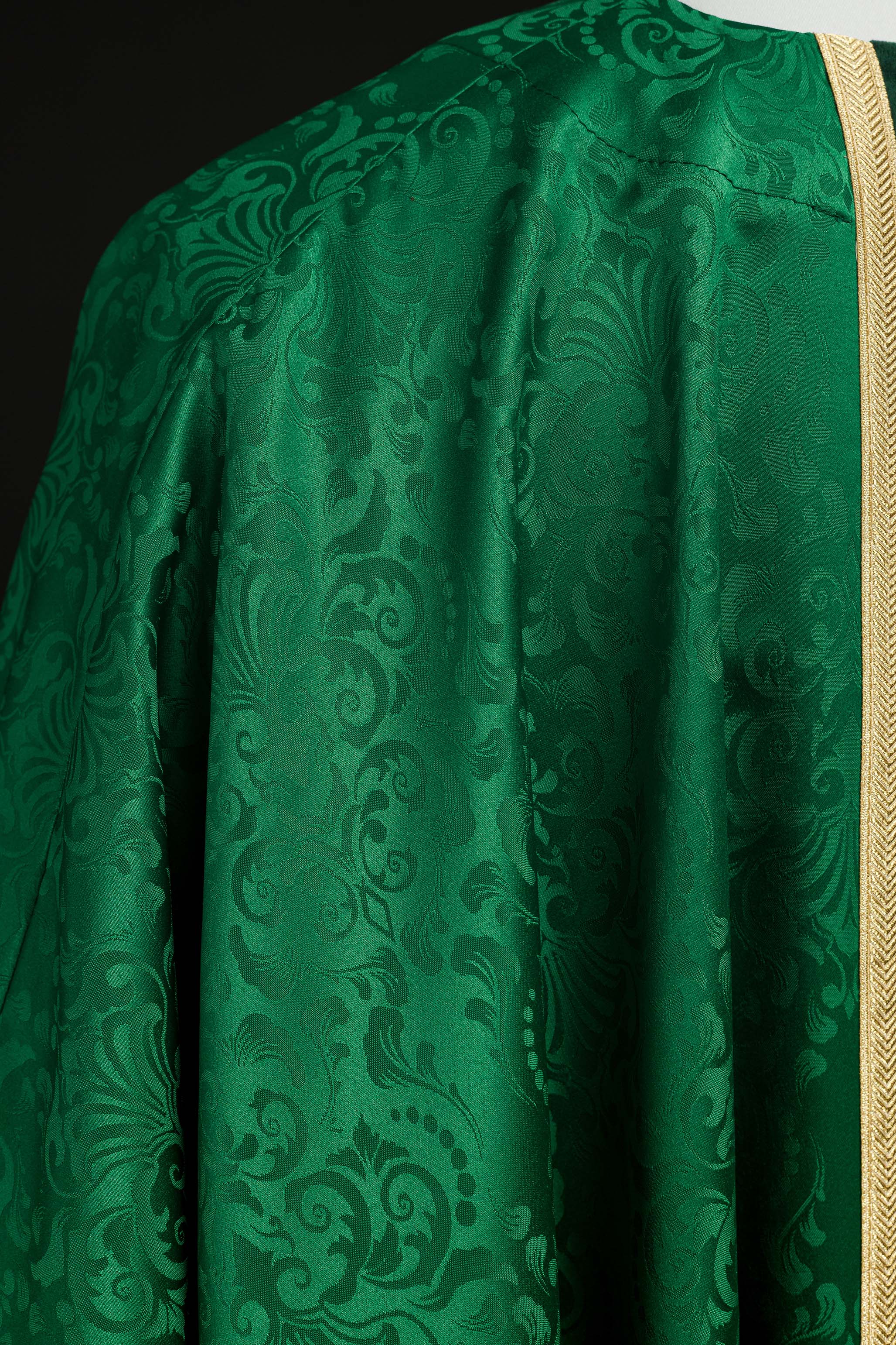 Casula litúrgica verde com estola e cruz bordada a jacquard