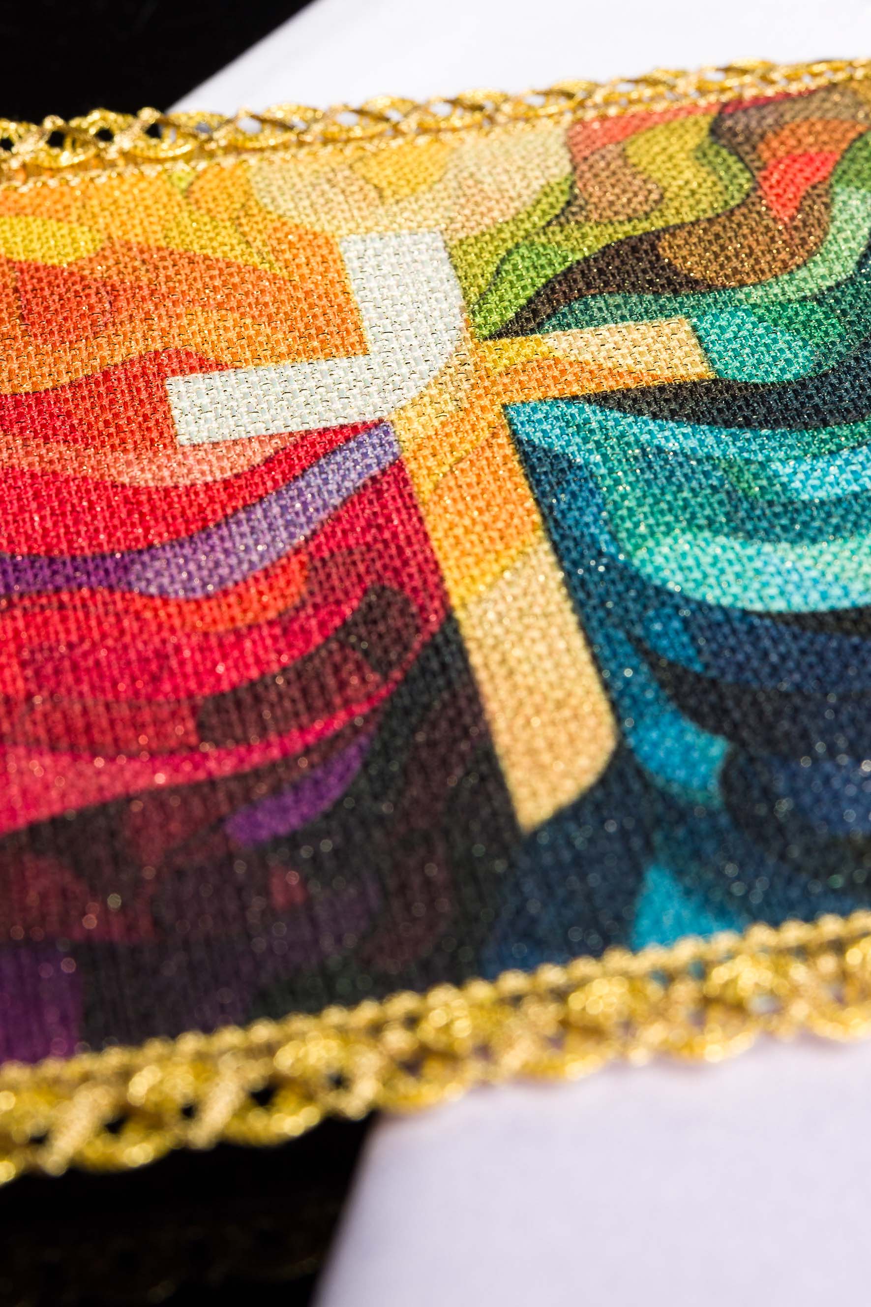 Servicio de altar estampado en color con motivo de cruz