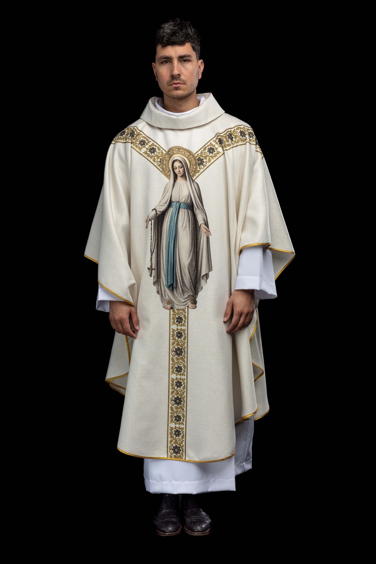Casulla estampada con la imagen de Nuestra Señora de Lourdes