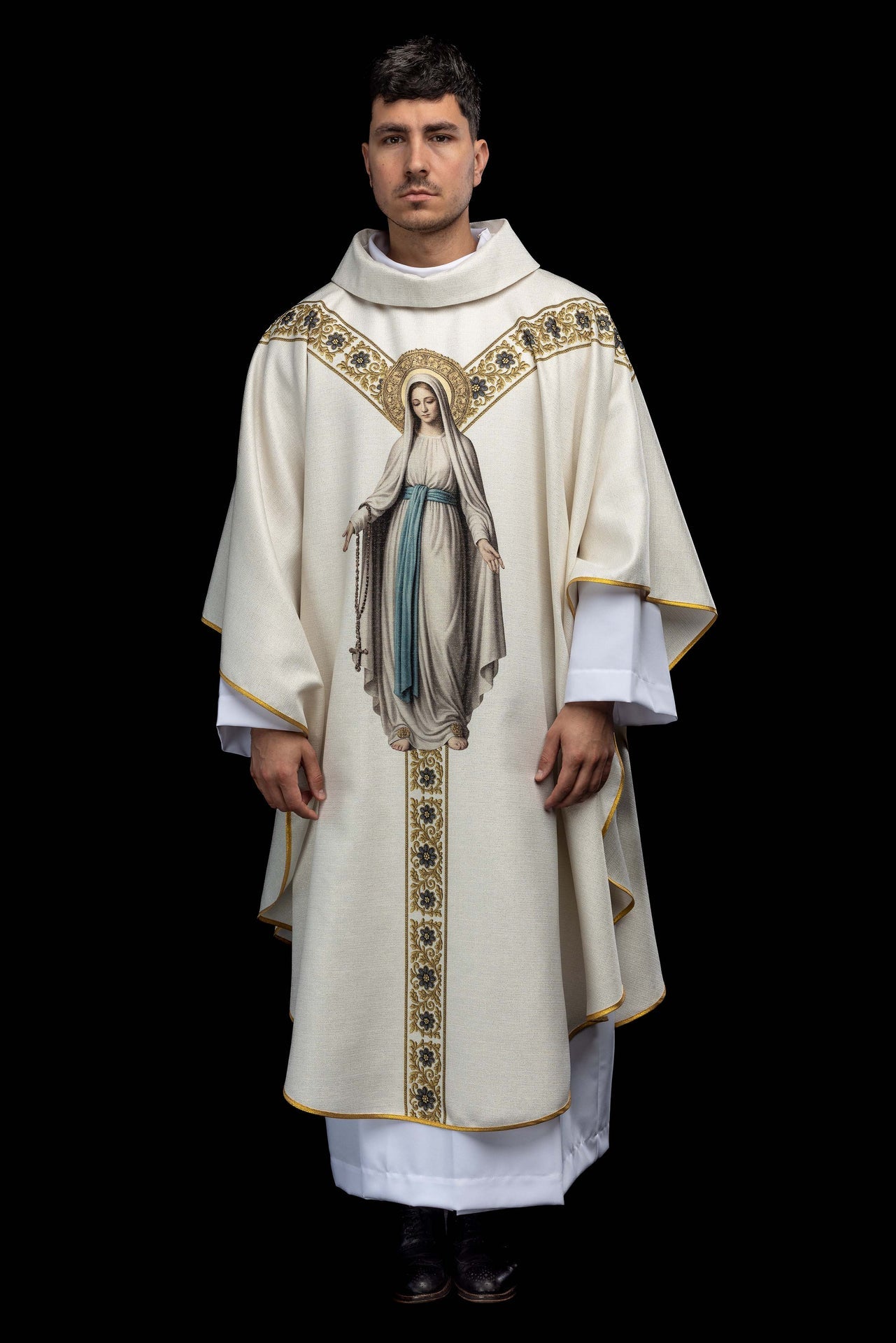 Casulla estampada con la imagen de Nuestra Señora de Lourdes