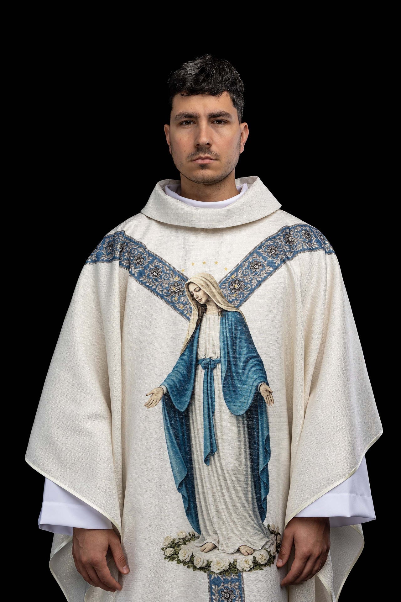 Casulla estampada con la imagen de la Inmaculada Concepción