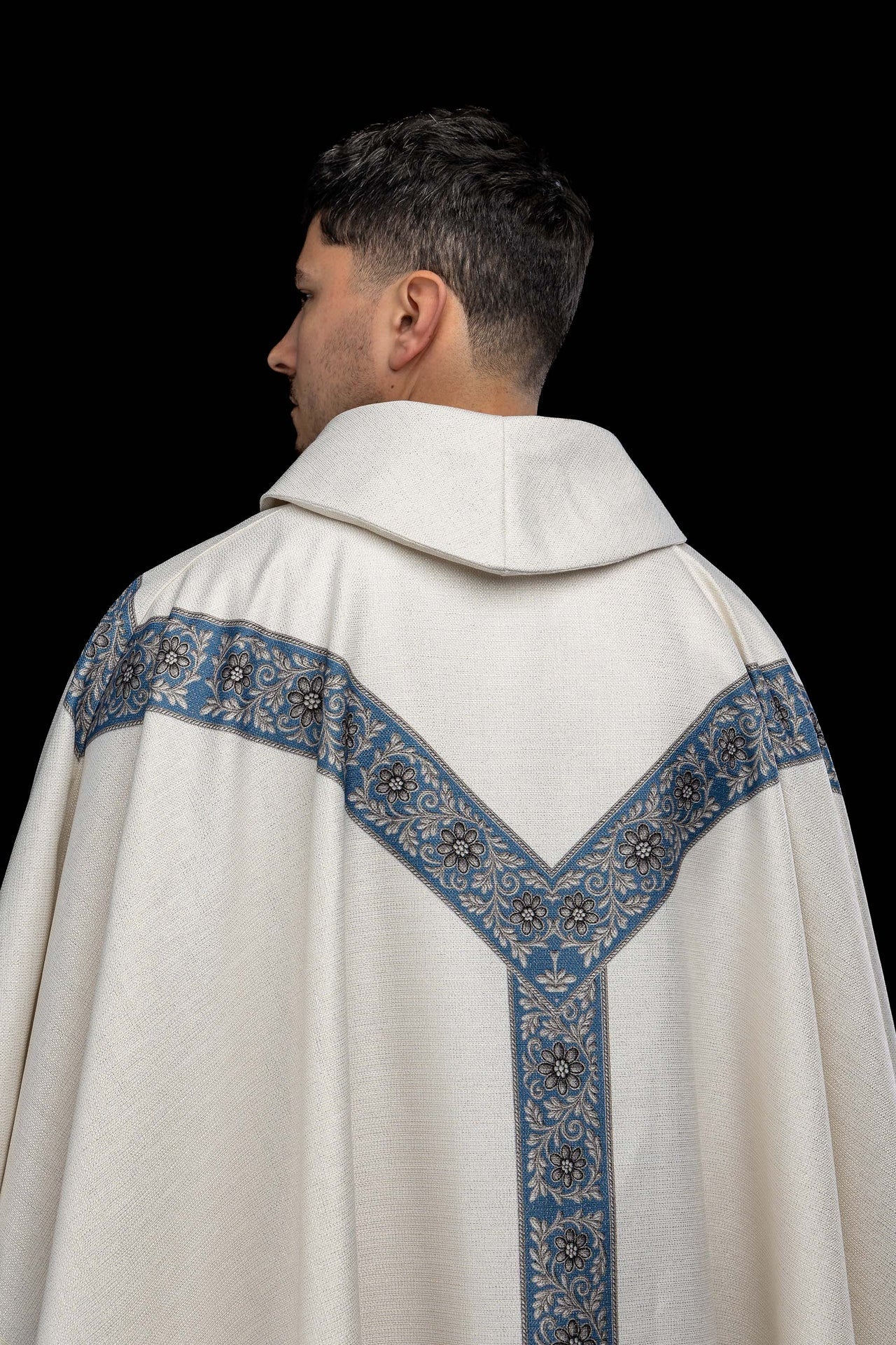 Casulla estampada con la imagen de la Inmaculada Concepción