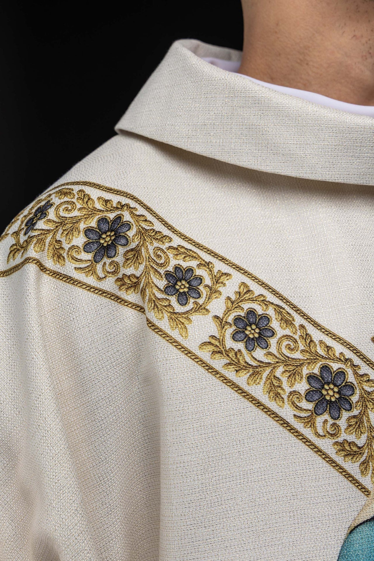 Casulla estampada con la imagen de la Inmaculada Concepción