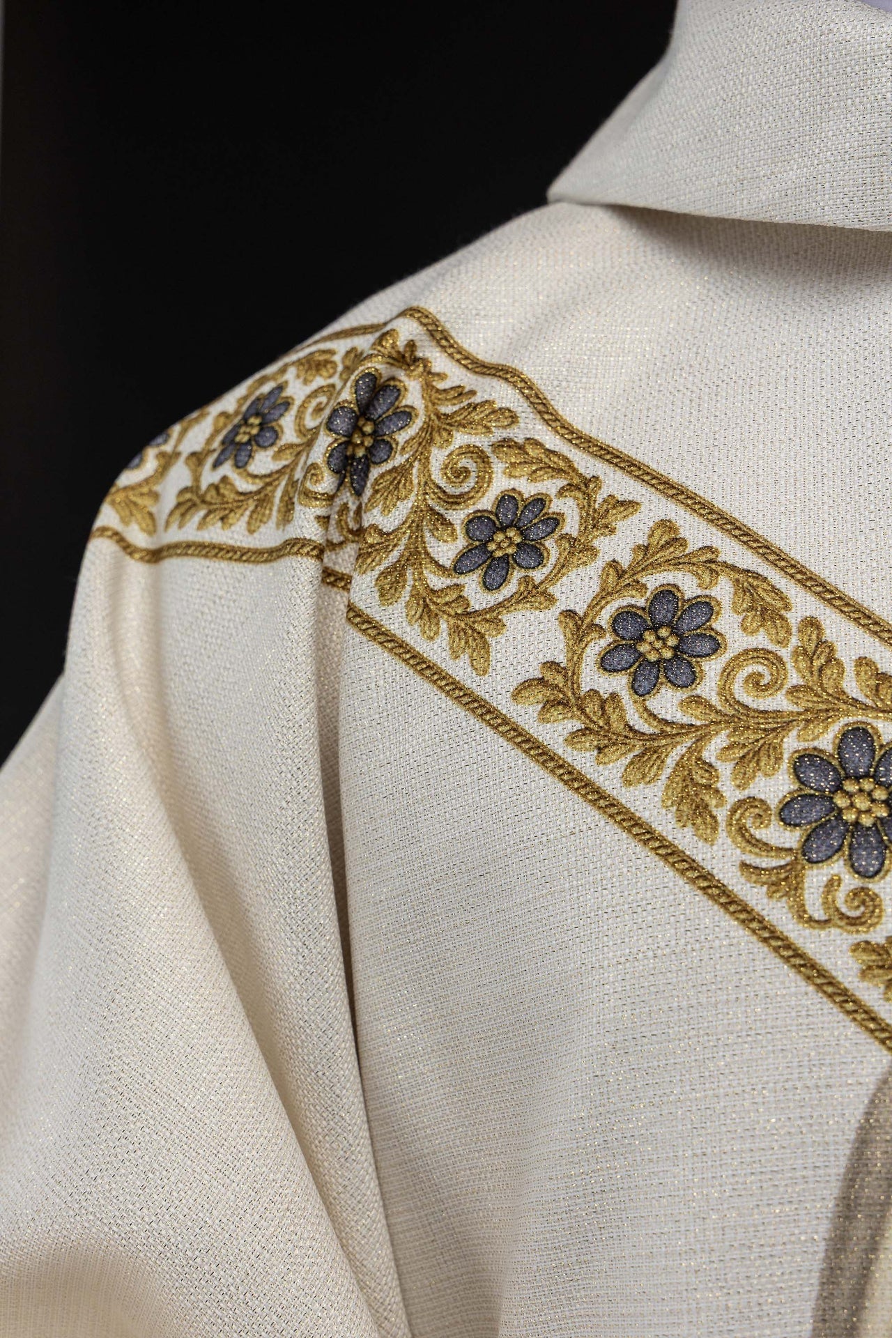Casulla estampada con la imagen de Nuestra Señora de Fátima