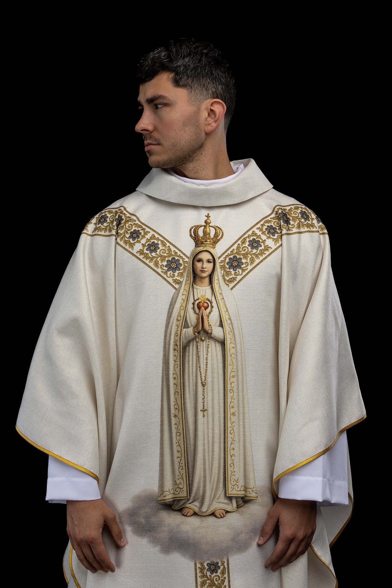 Casulla estampada con la imagen de Nuestra Señora de Fátima