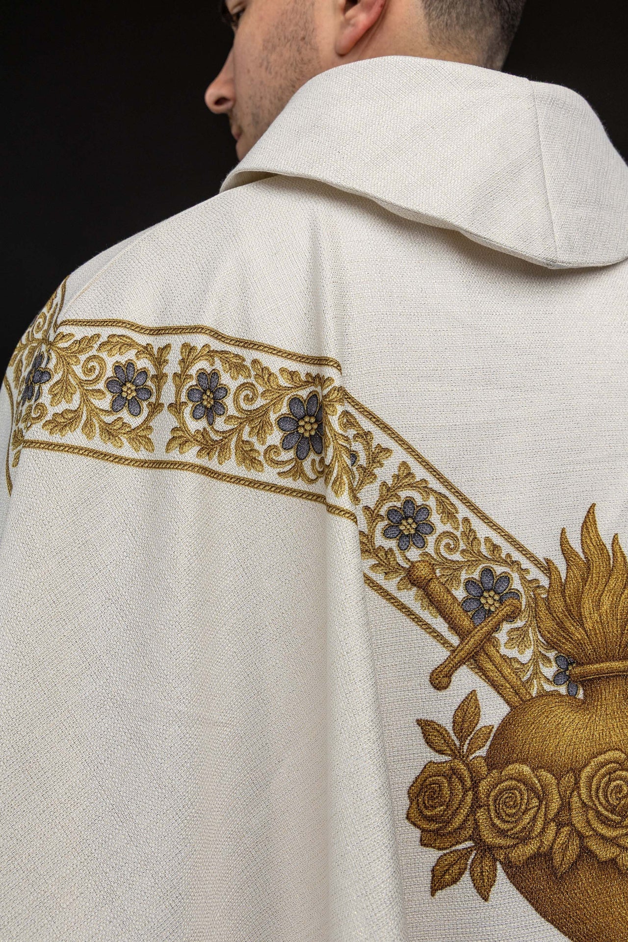 Casulla estampada con la imagen de Nuestra Señora de Fátima