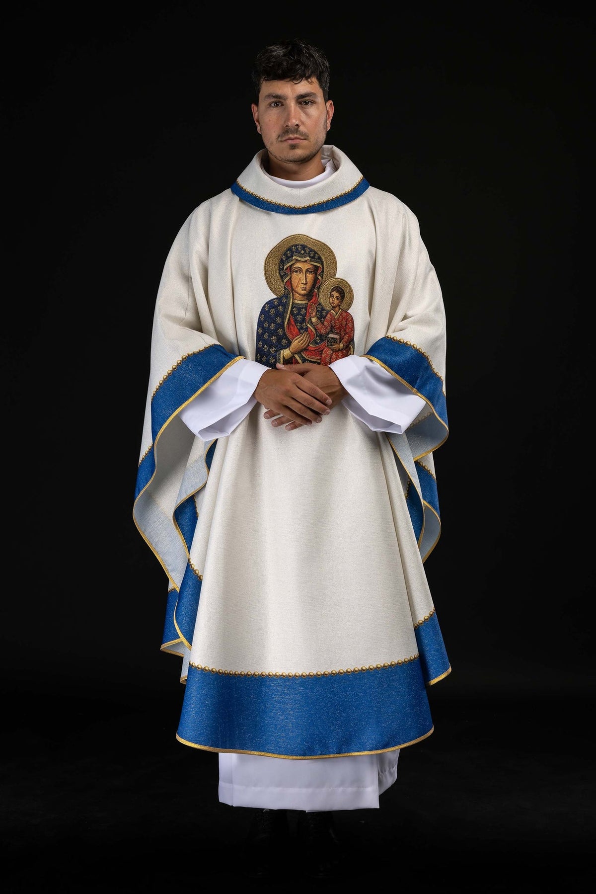 Casulla estampada con la imagen de Nuestra Señora de Częstochowa
