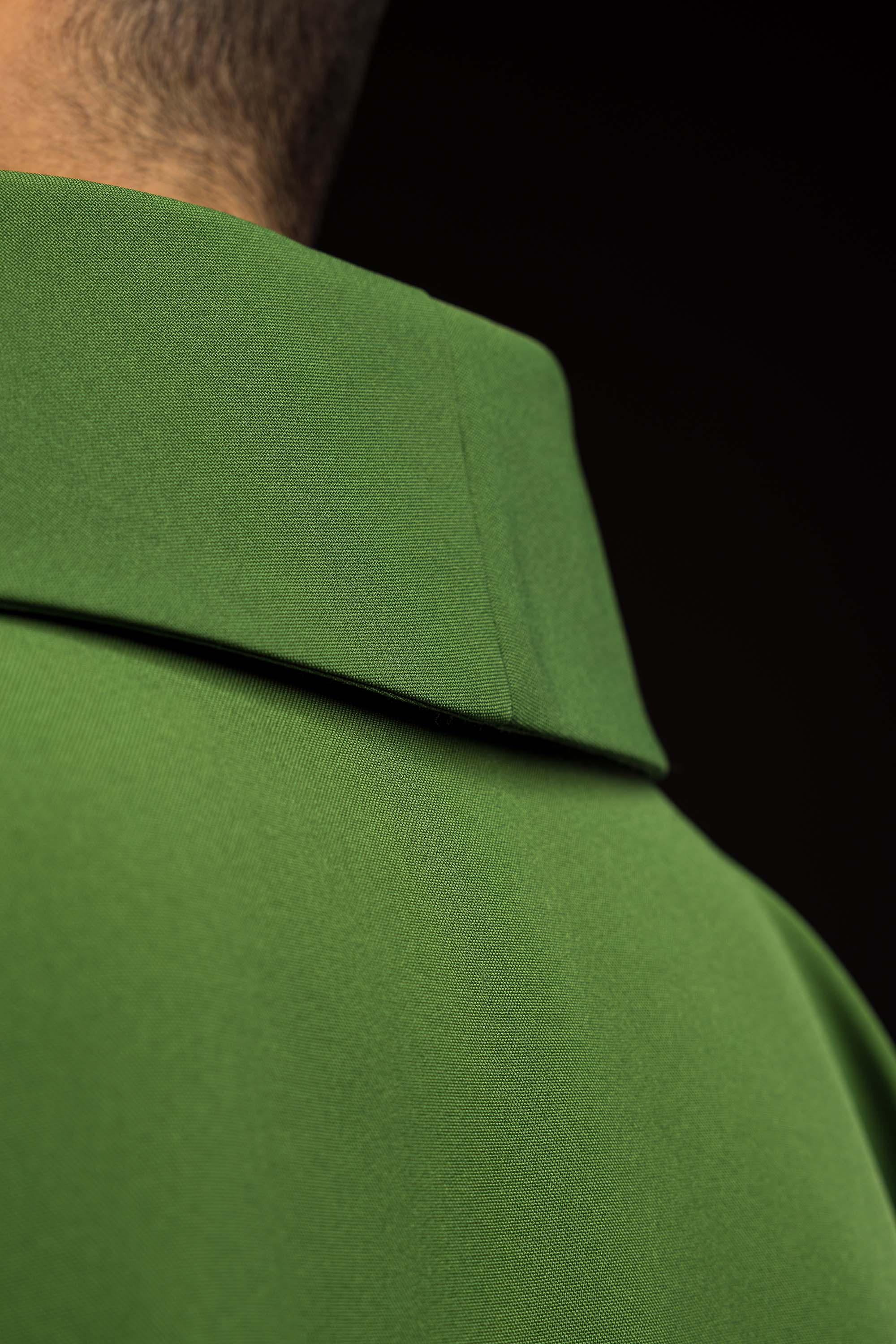 Casula verde com cruz bordada a ouro