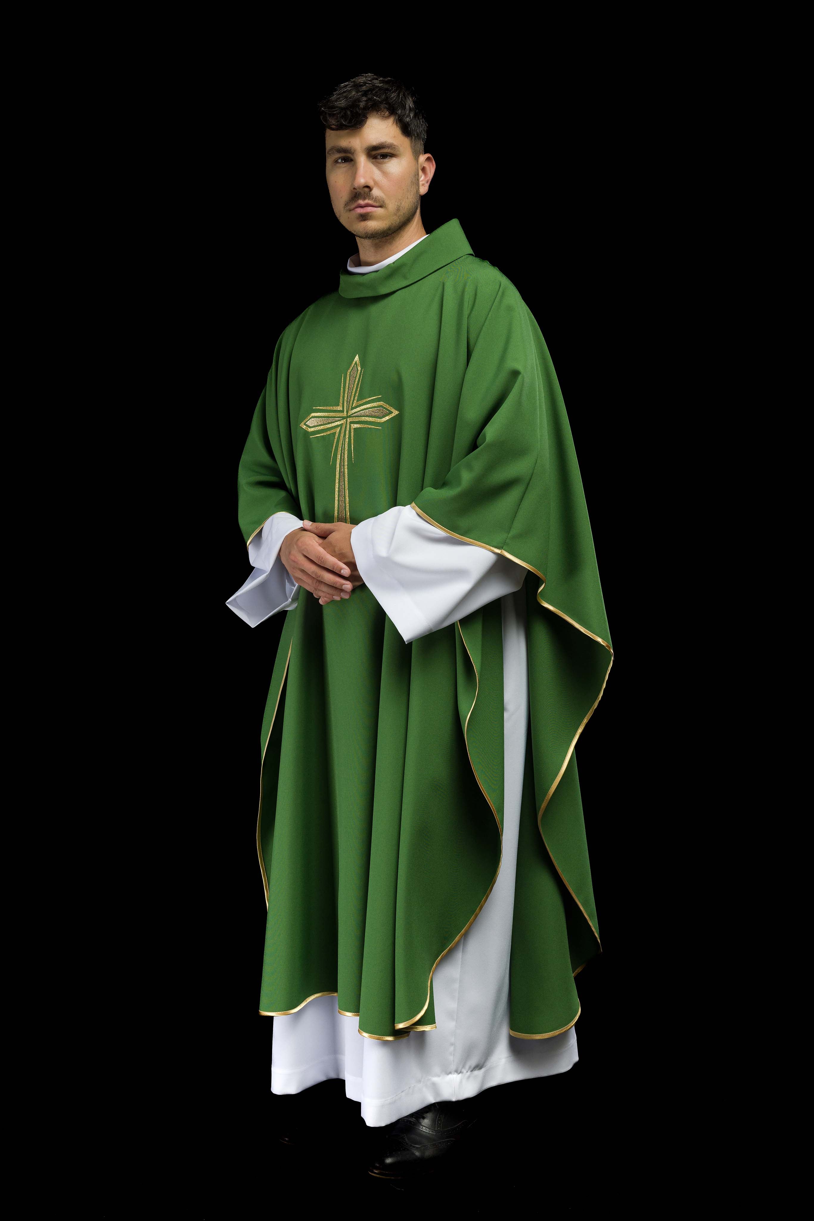 Casula verde com cruz bordada