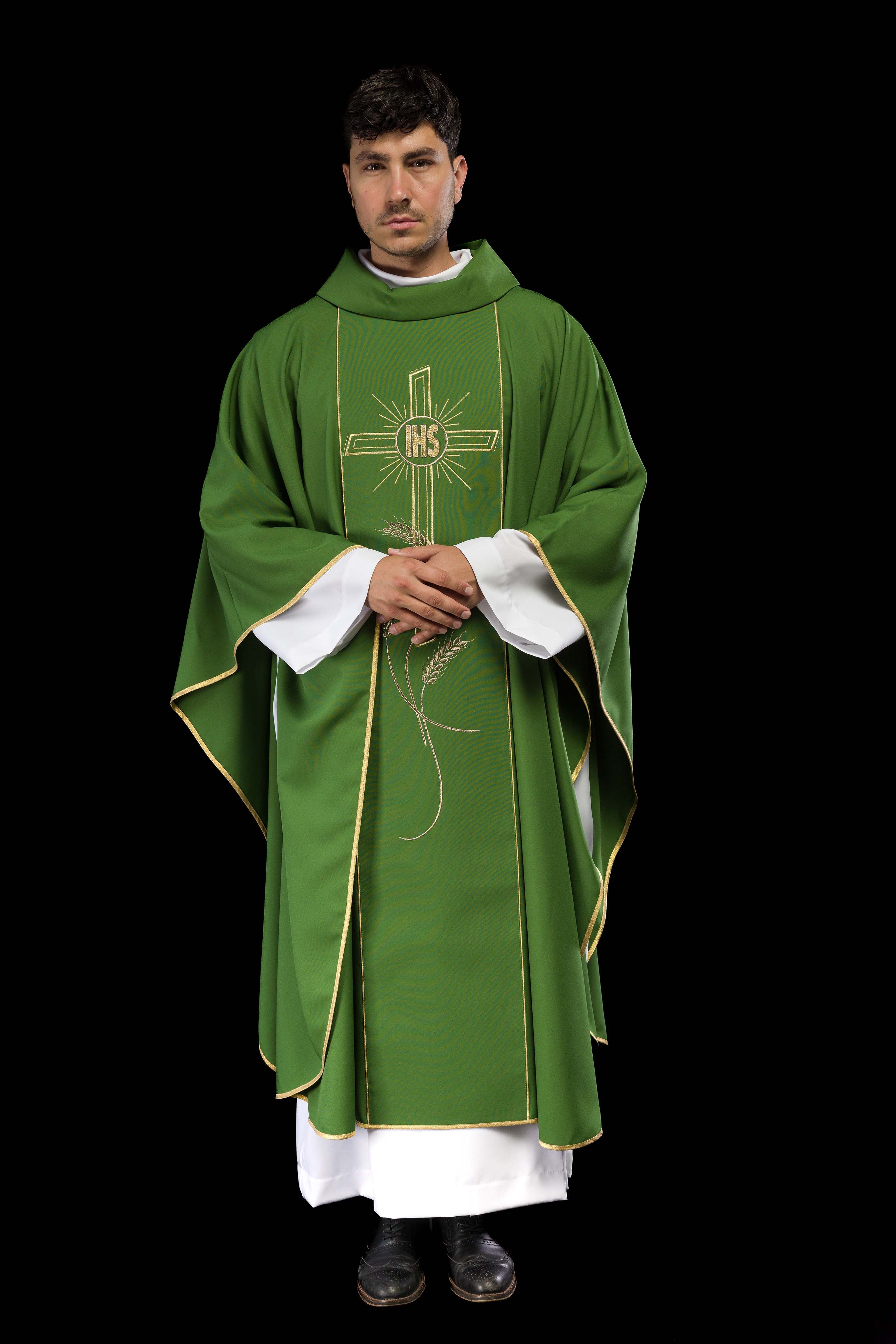 Casula verde com bordado IHS, cruz e espigas de trigo