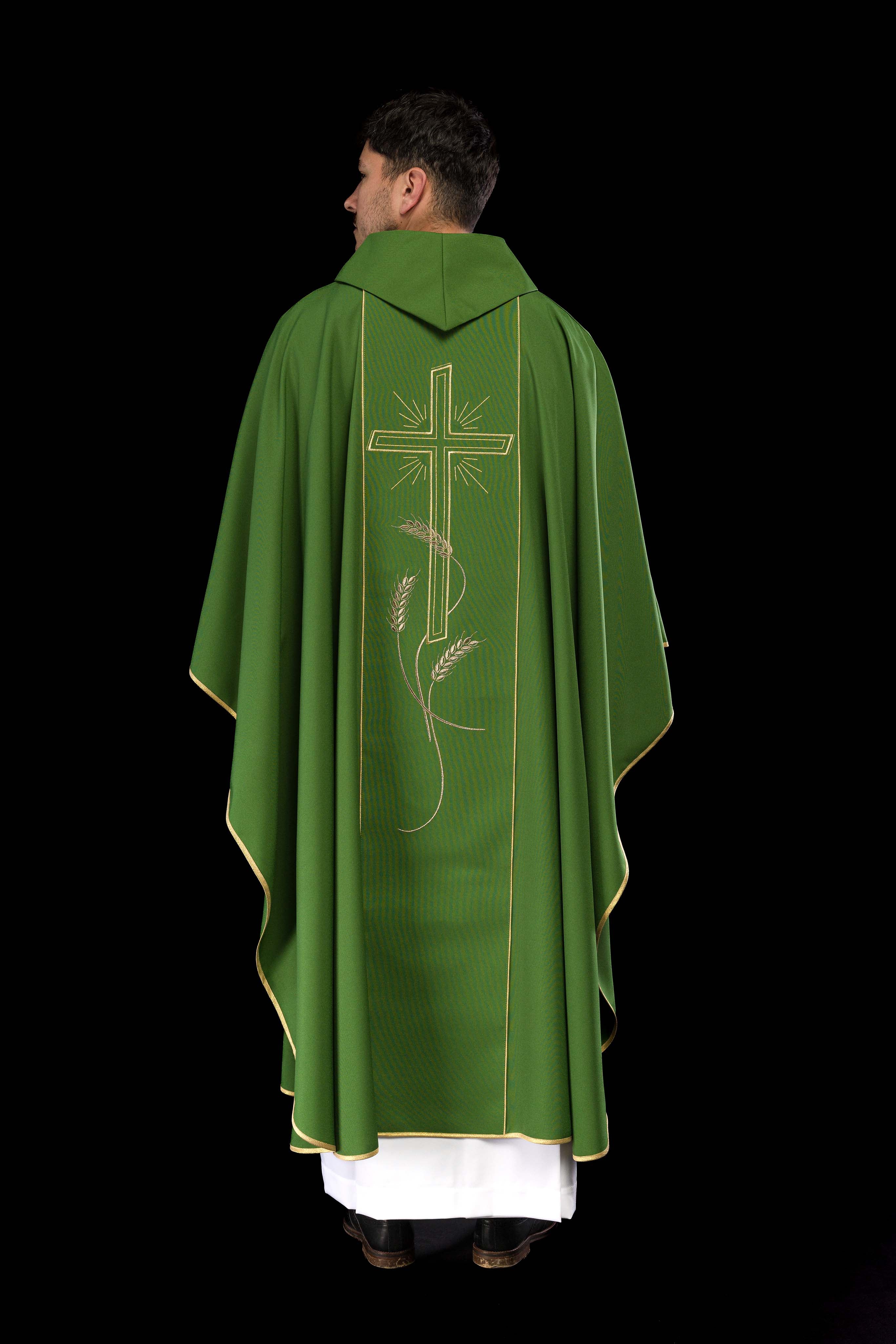 Casula verde com bordado IHS, cruz e espigas de trigo