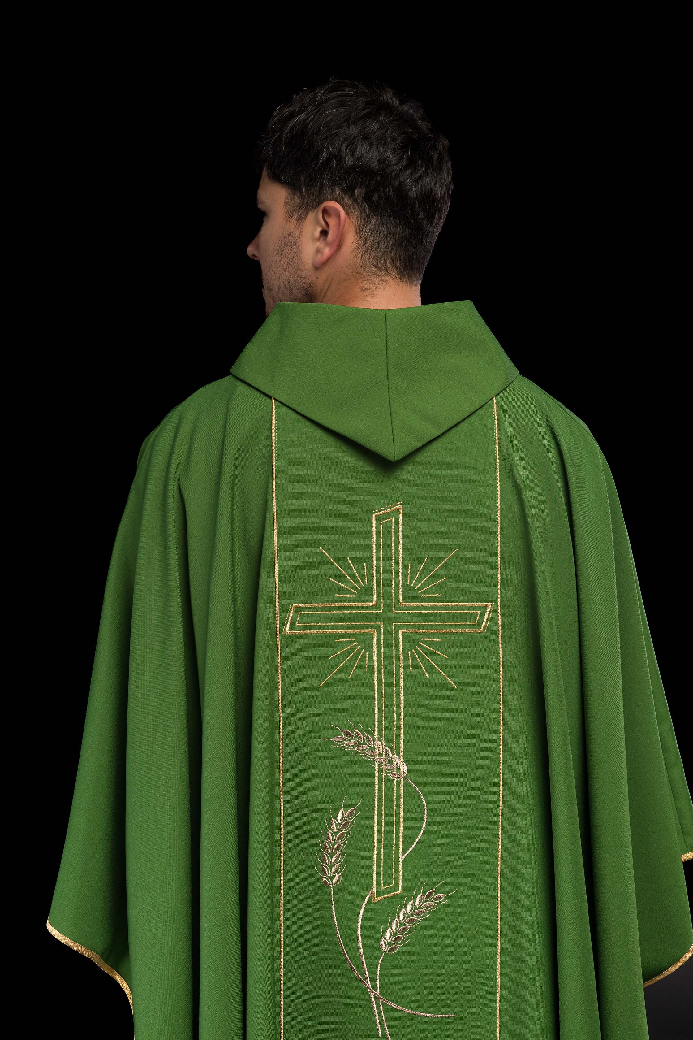 Casula verde com bordado IHS, cruz e espigas de trigo