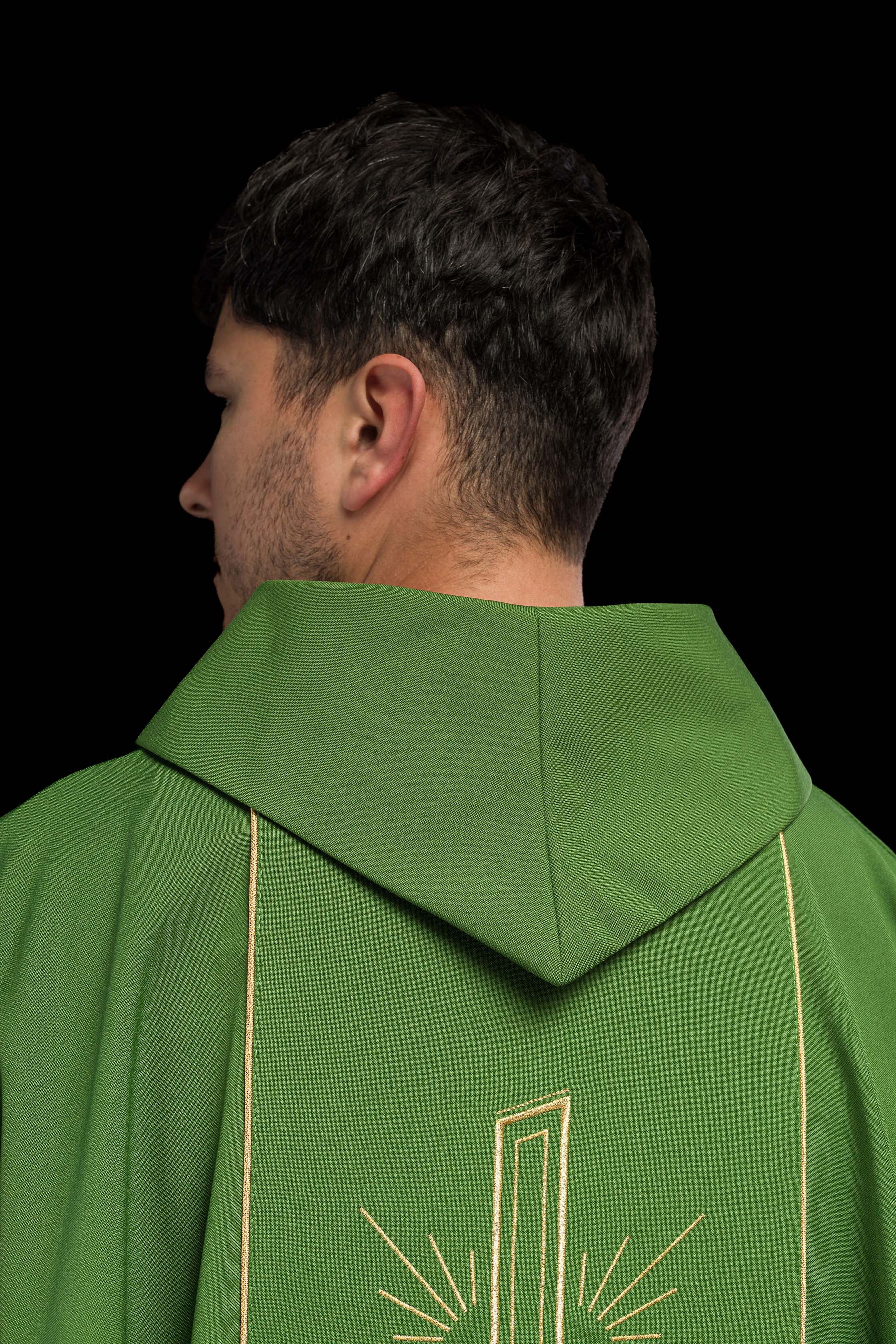 Casula verde com bordado IHS, cruz e espigas de trigo