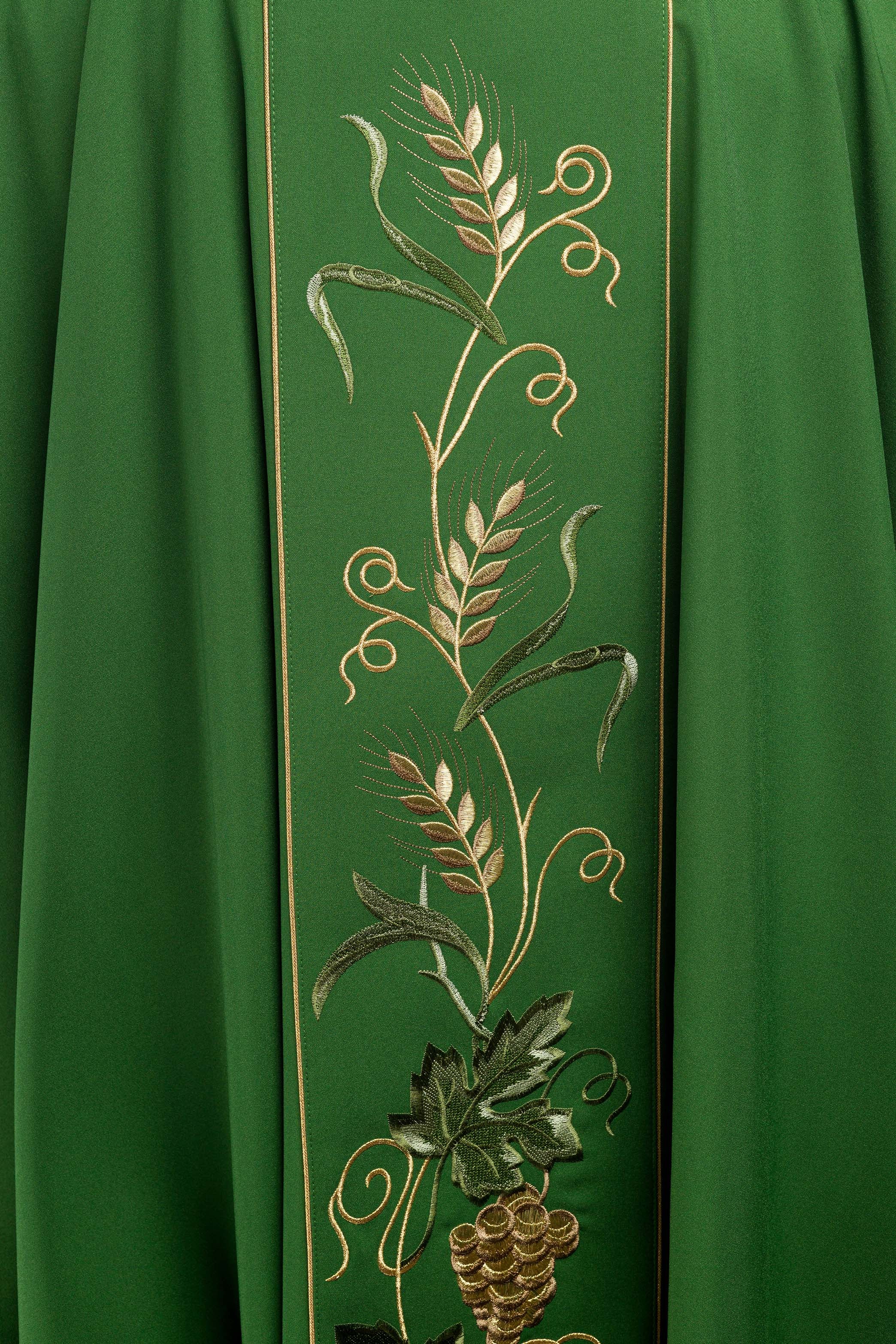Casula verde com bordado IHS, uvas e espigas de trigo