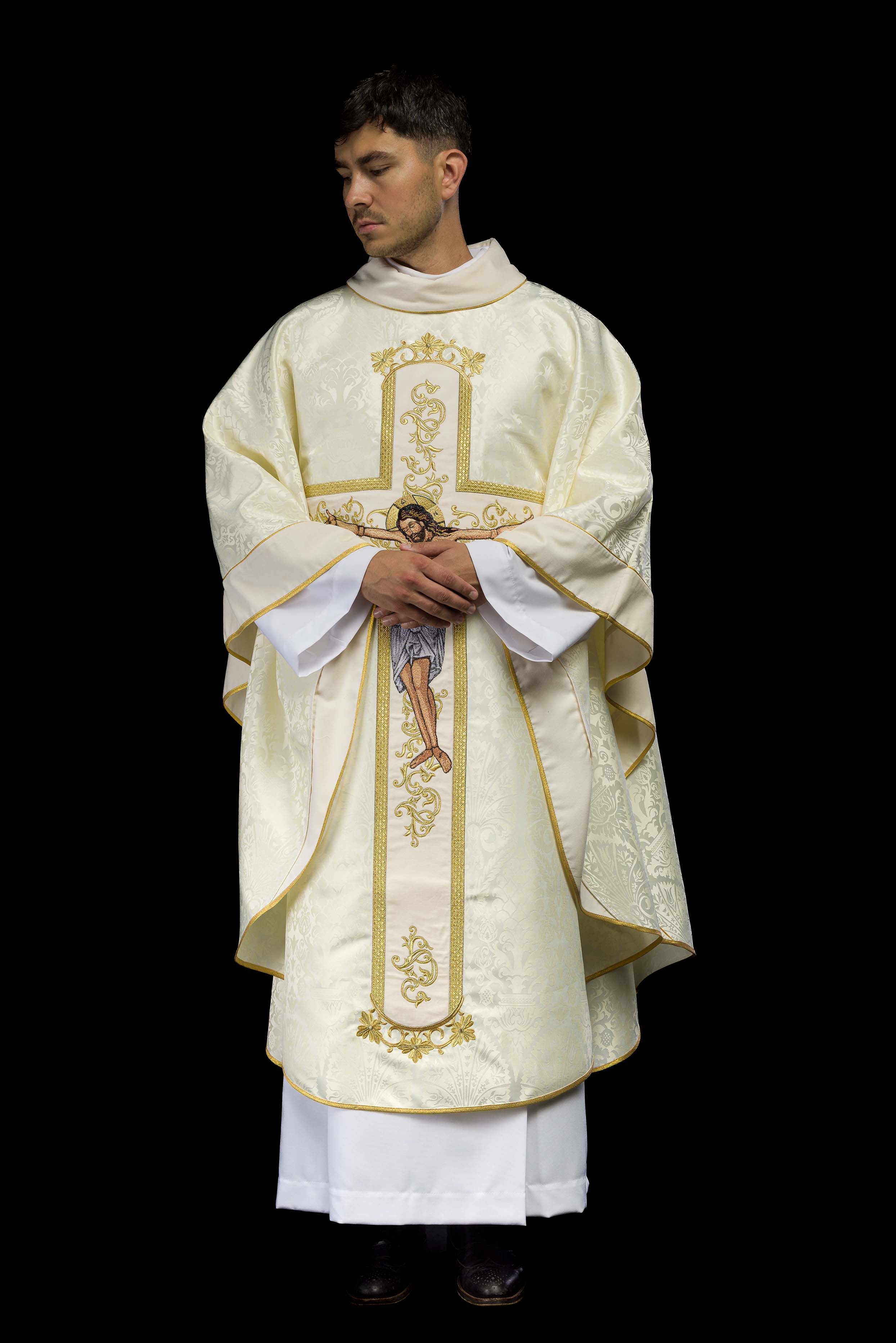 Casula em marfim com bordado de Jesus Cristo, o tecido decorativo