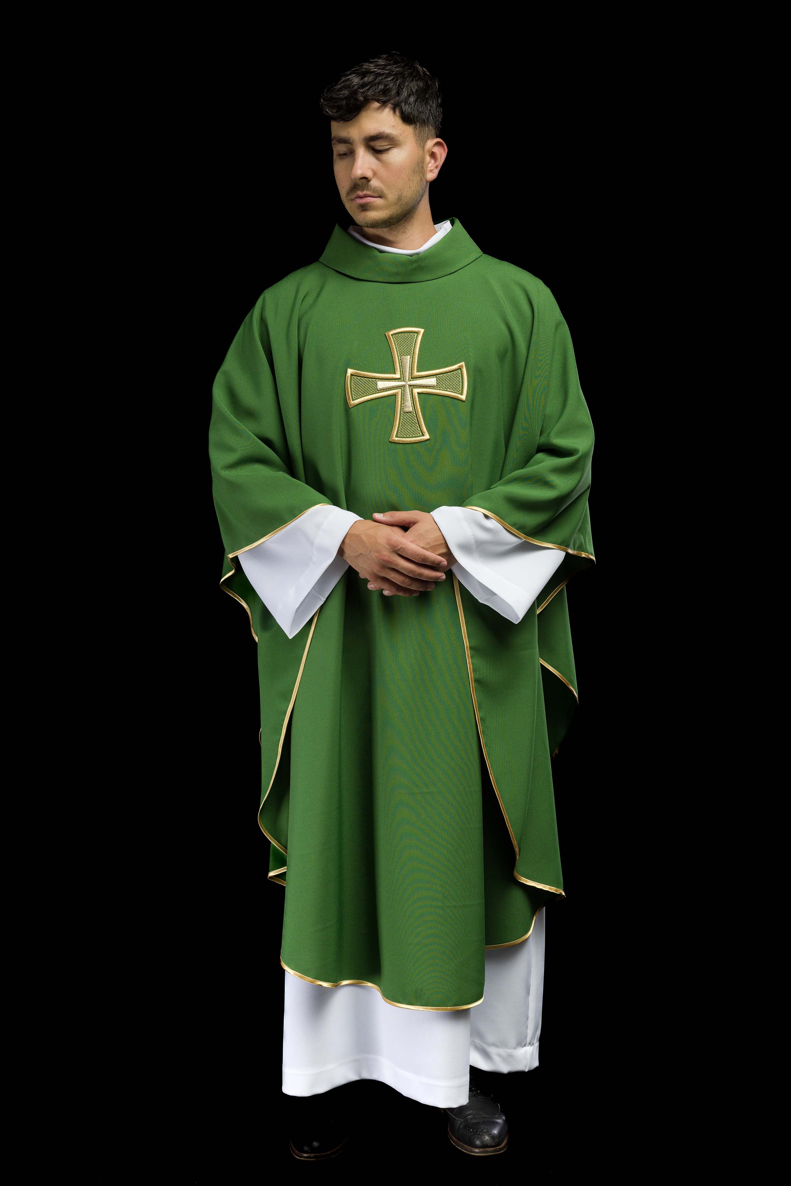 Casula verde com cruz bordada