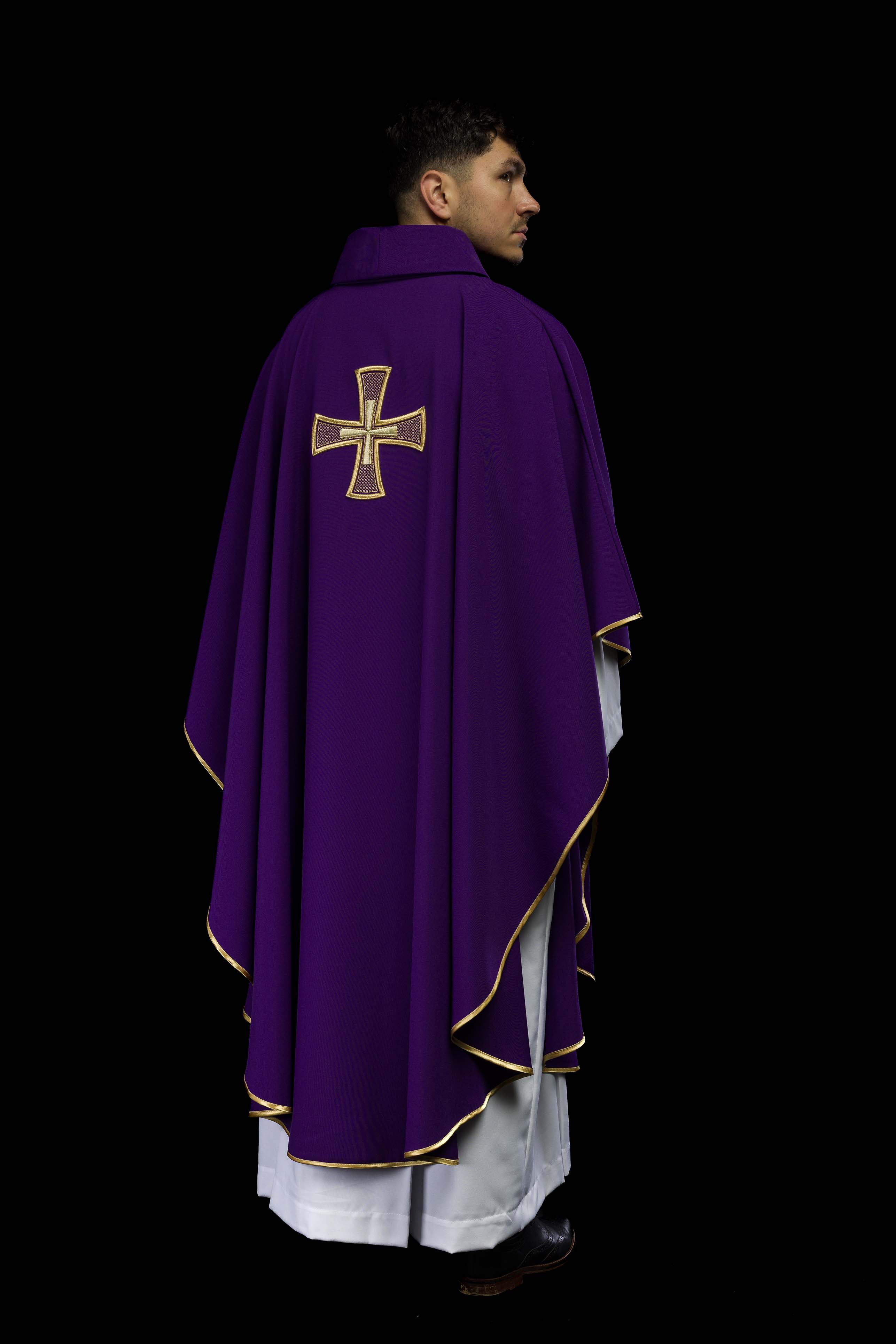 Casula bordado IHS Roxo