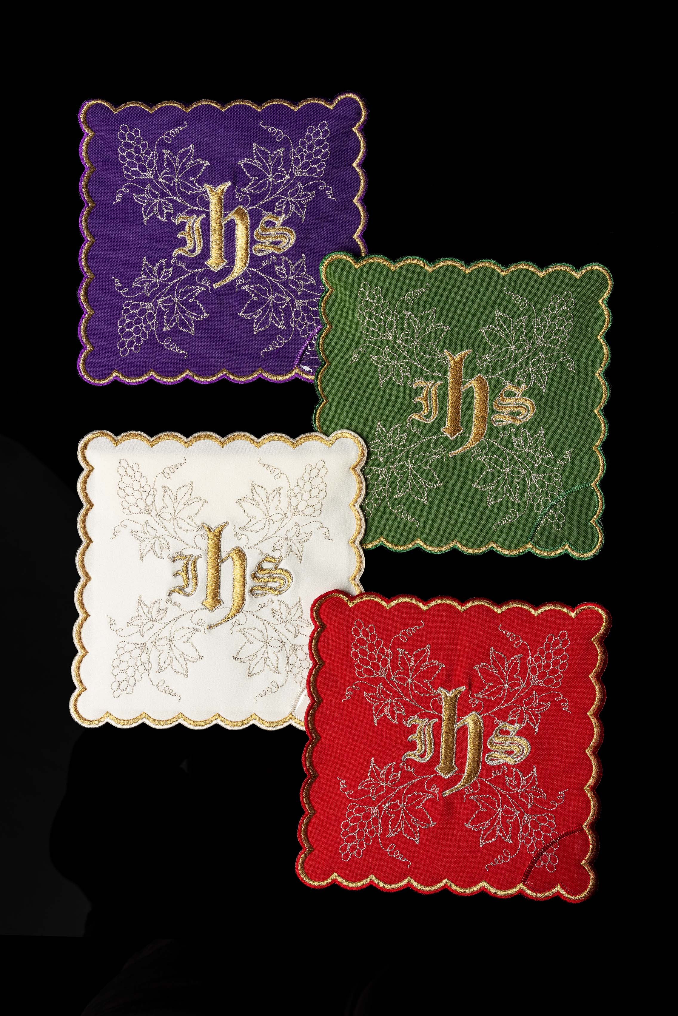 Conjunto de palias de cáliz con el símbolo IHS en cuatro colores litúrgicos